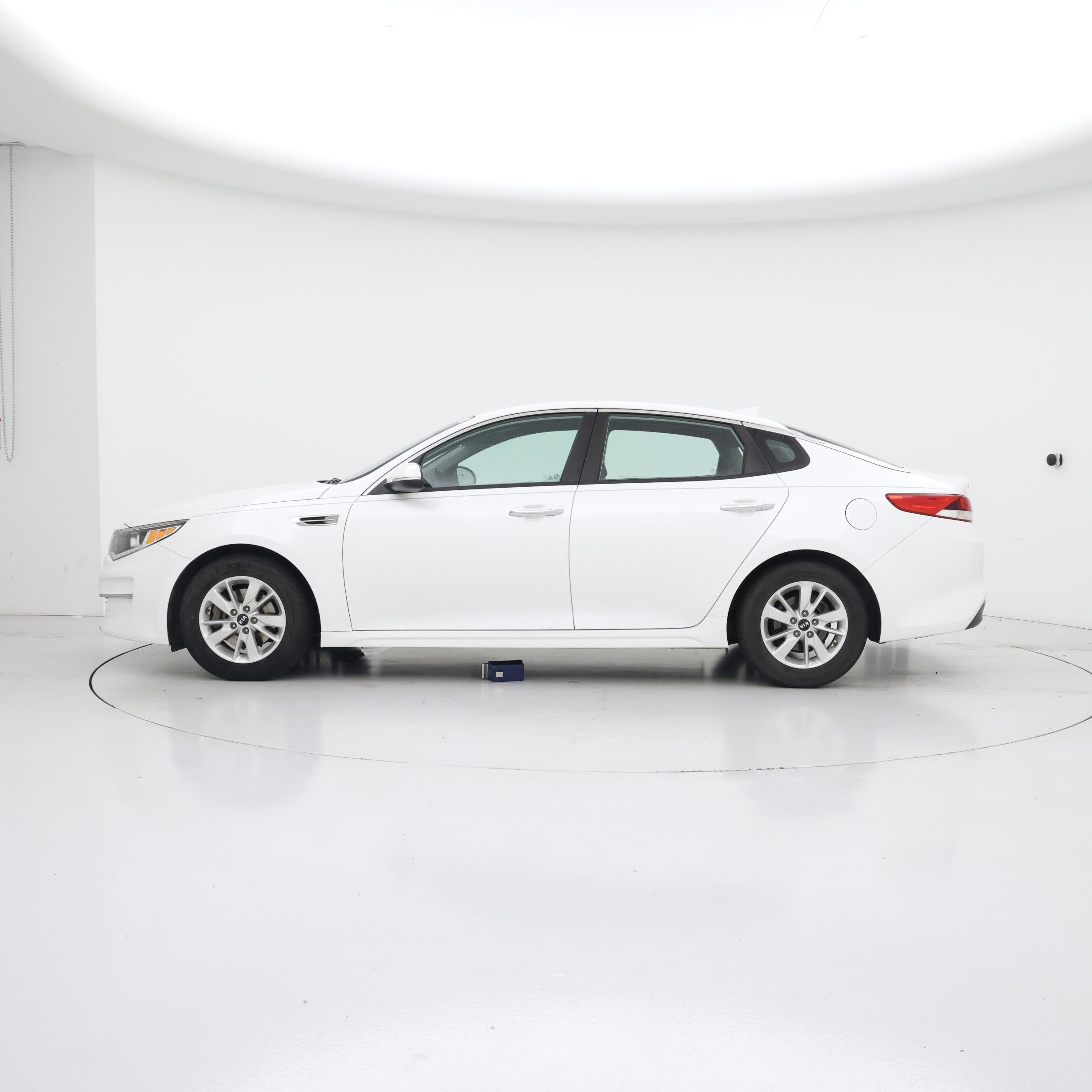 Thumbnail: 2018 Kia Optima - 3