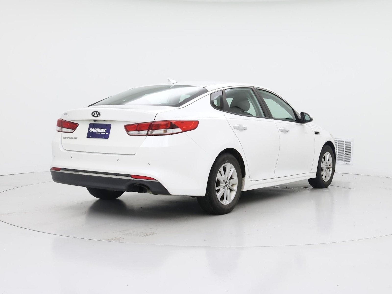 2018 Kia Optima LX - Photo 9