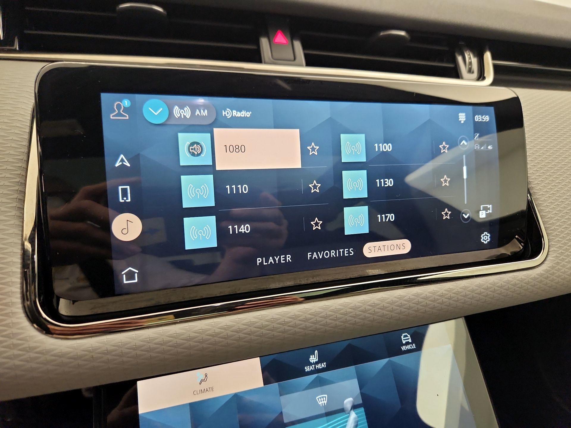 Thumbnail: 2022 Land Rover Range Rover Evoque - 16