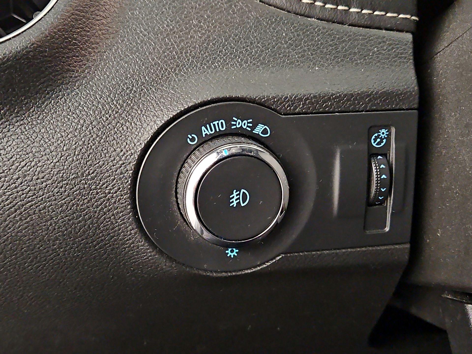 Thumbnail: 2014 Chevrolet Camaro - 11