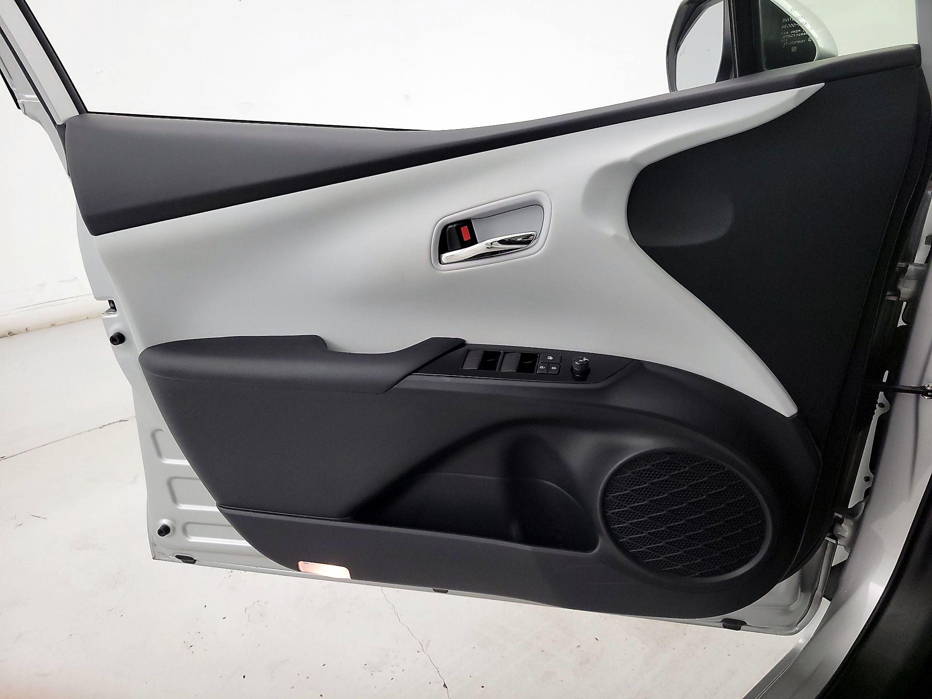 Thumbnail: 2022 Toyota Prius - 12