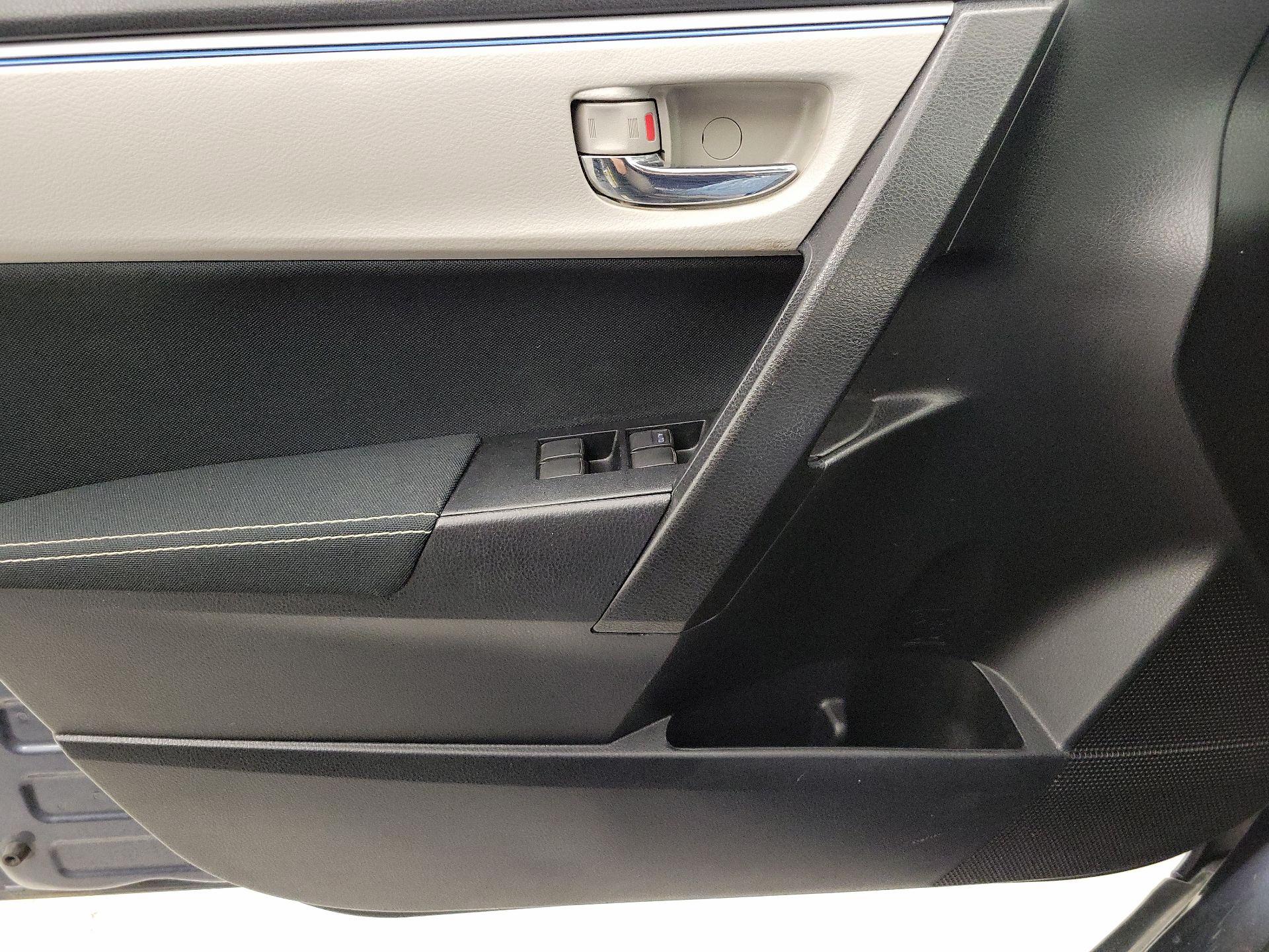 Thumbnail: 2015 Toyota Corolla - 12