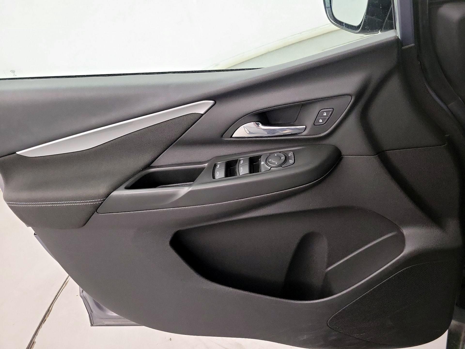 Thumbnail: 2023 Chevrolet Bolt EV - 10