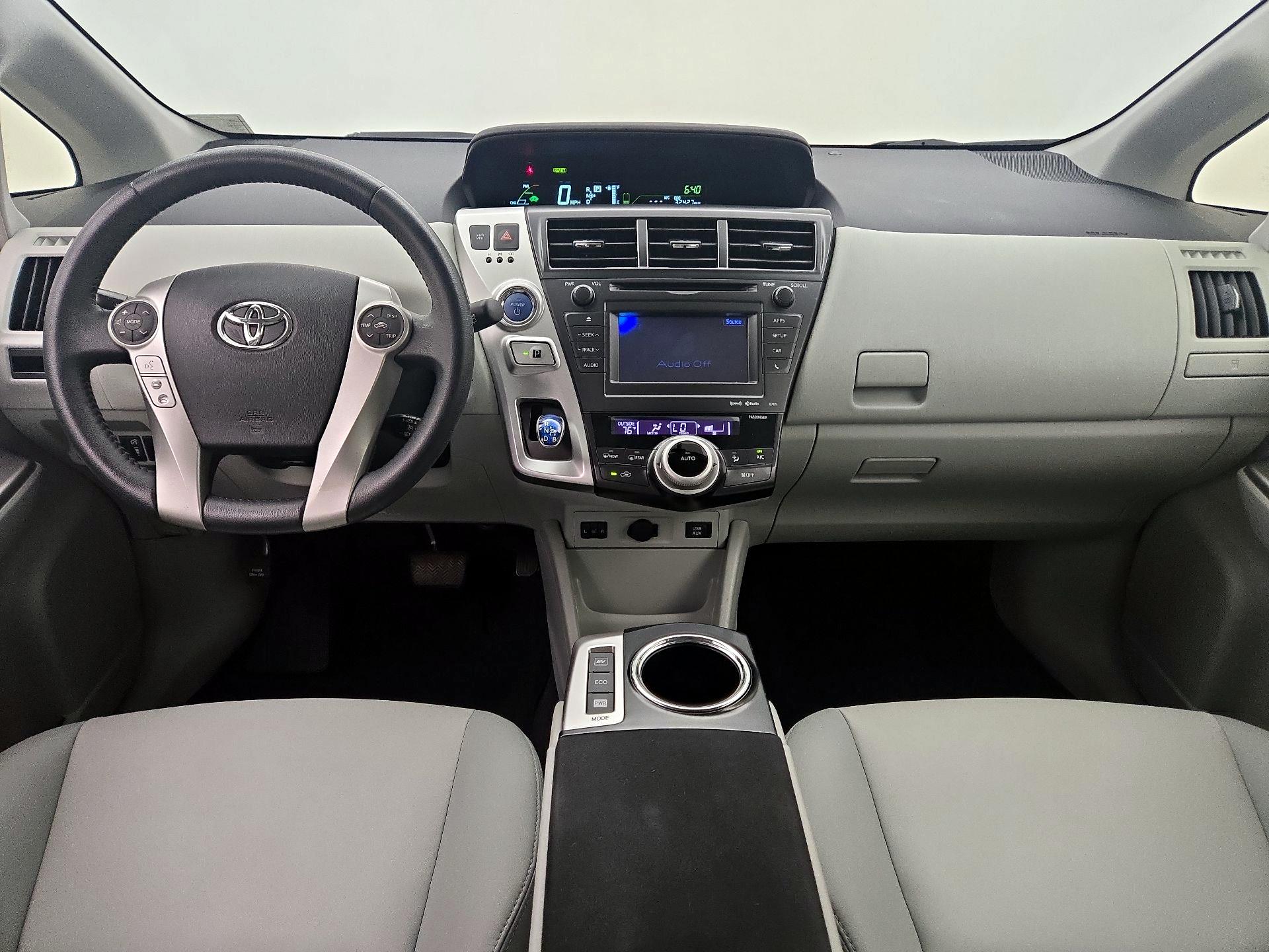 Thumbnail: 2014 Toyota Prius v - 9