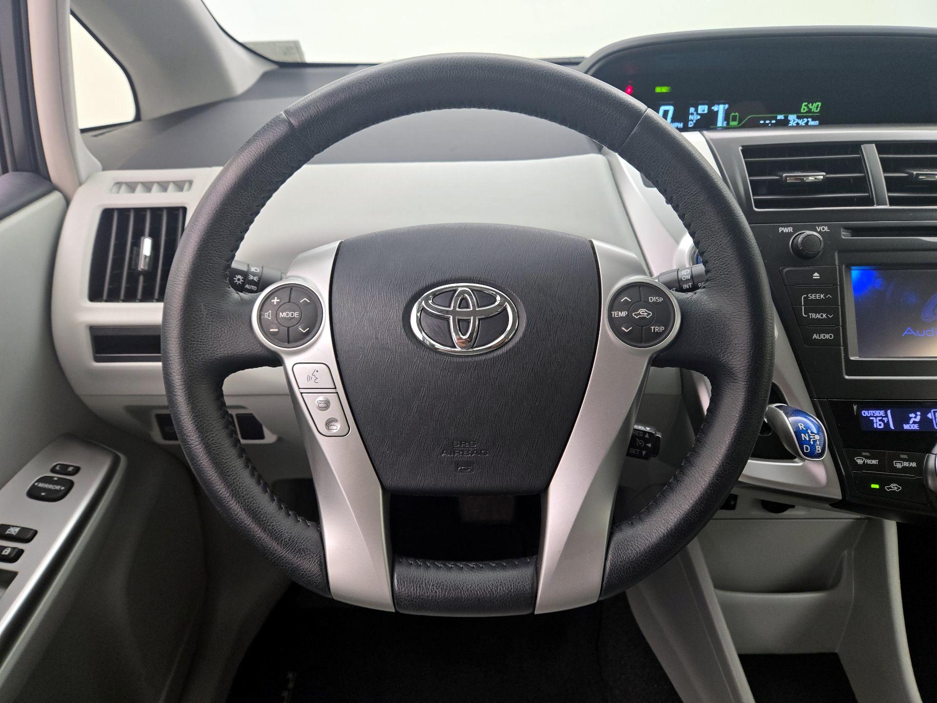 Thumbnail: 2014 Toyota Prius v - 10