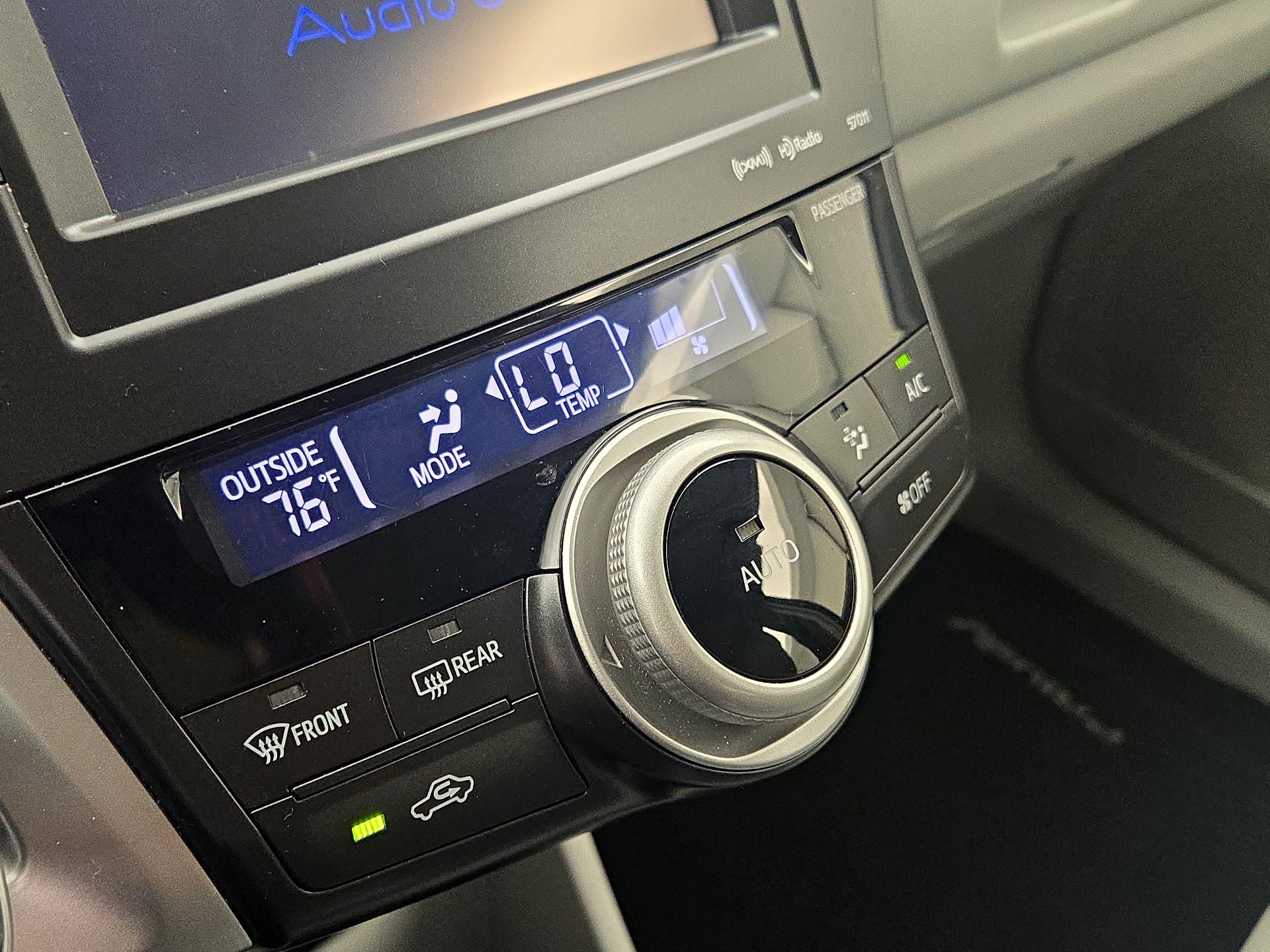 Thumbnail: 2014 Toyota Prius v - 15