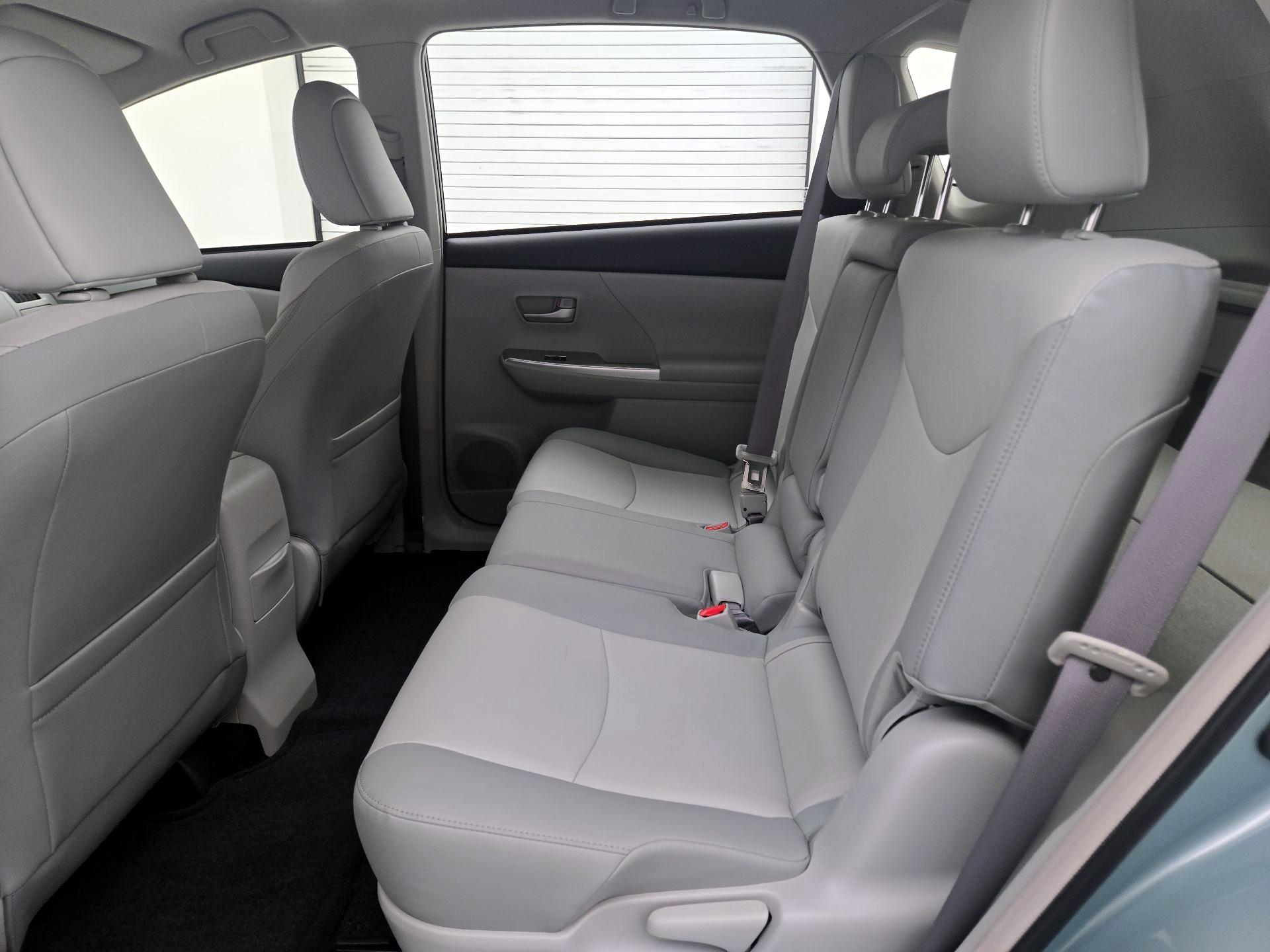 Thumbnail: 2014 Toyota Prius v - 17