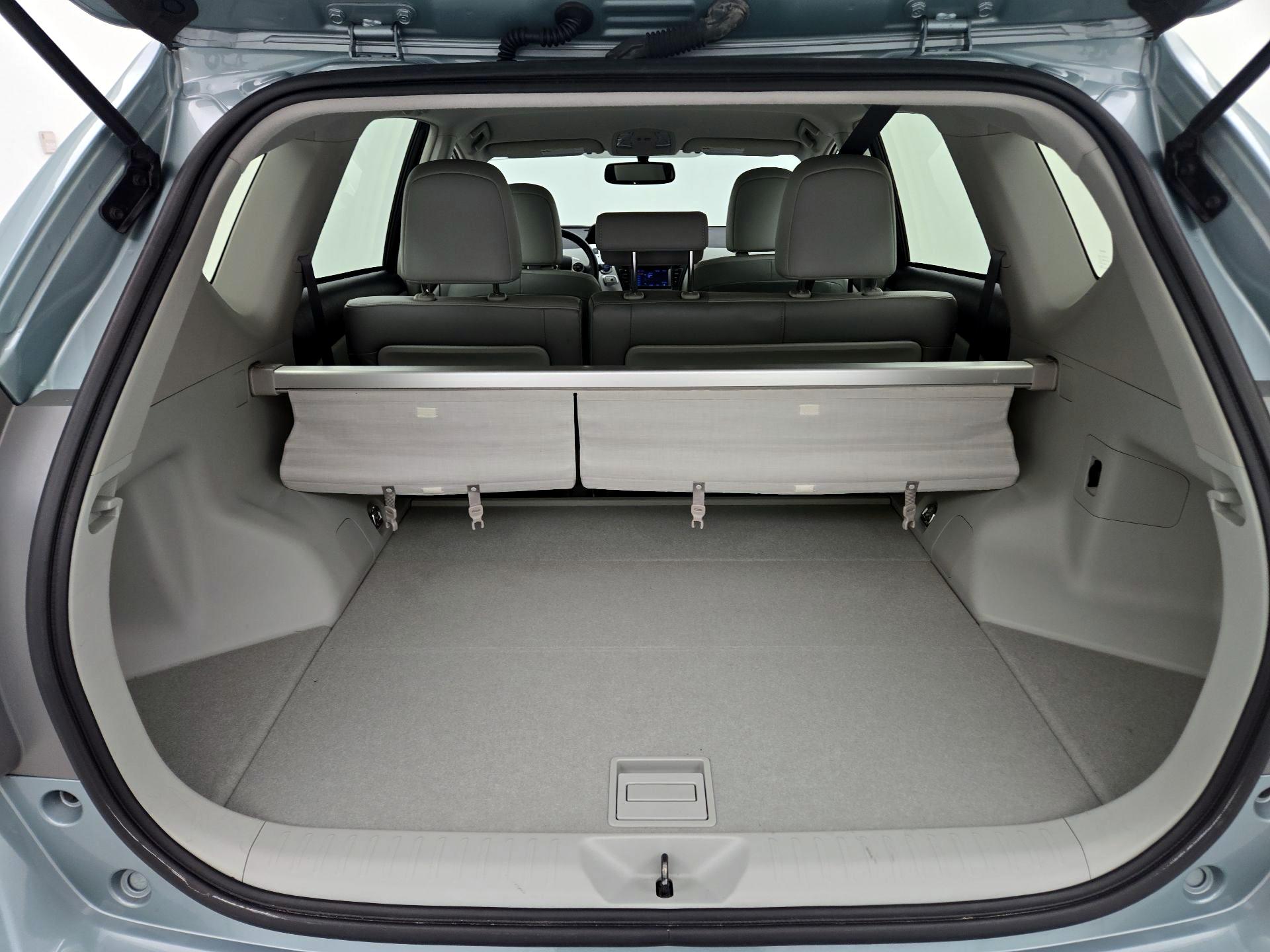 Thumbnail: 2014 Toyota Prius v - 18