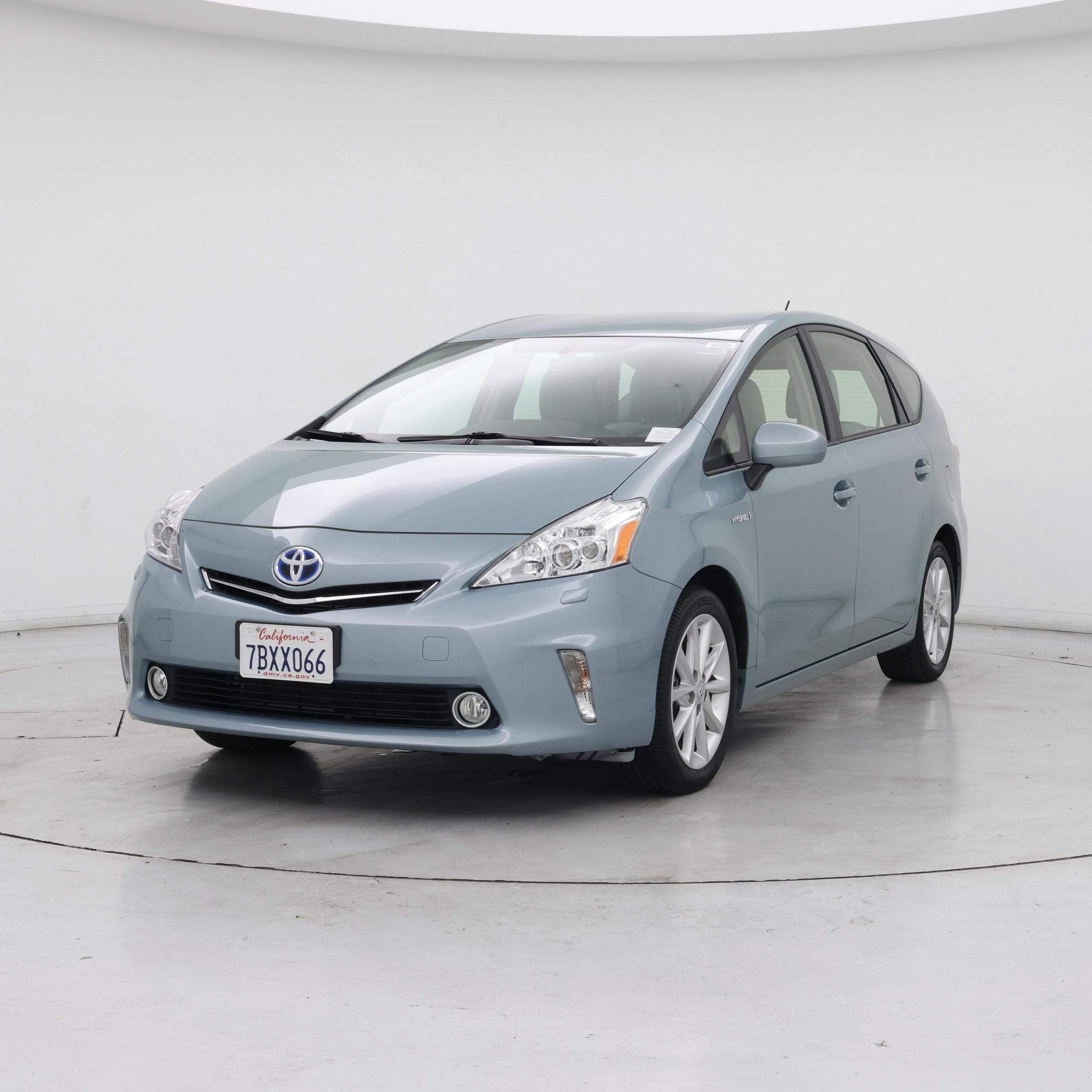 Thumbnail: 2014 Toyota Prius v - 4