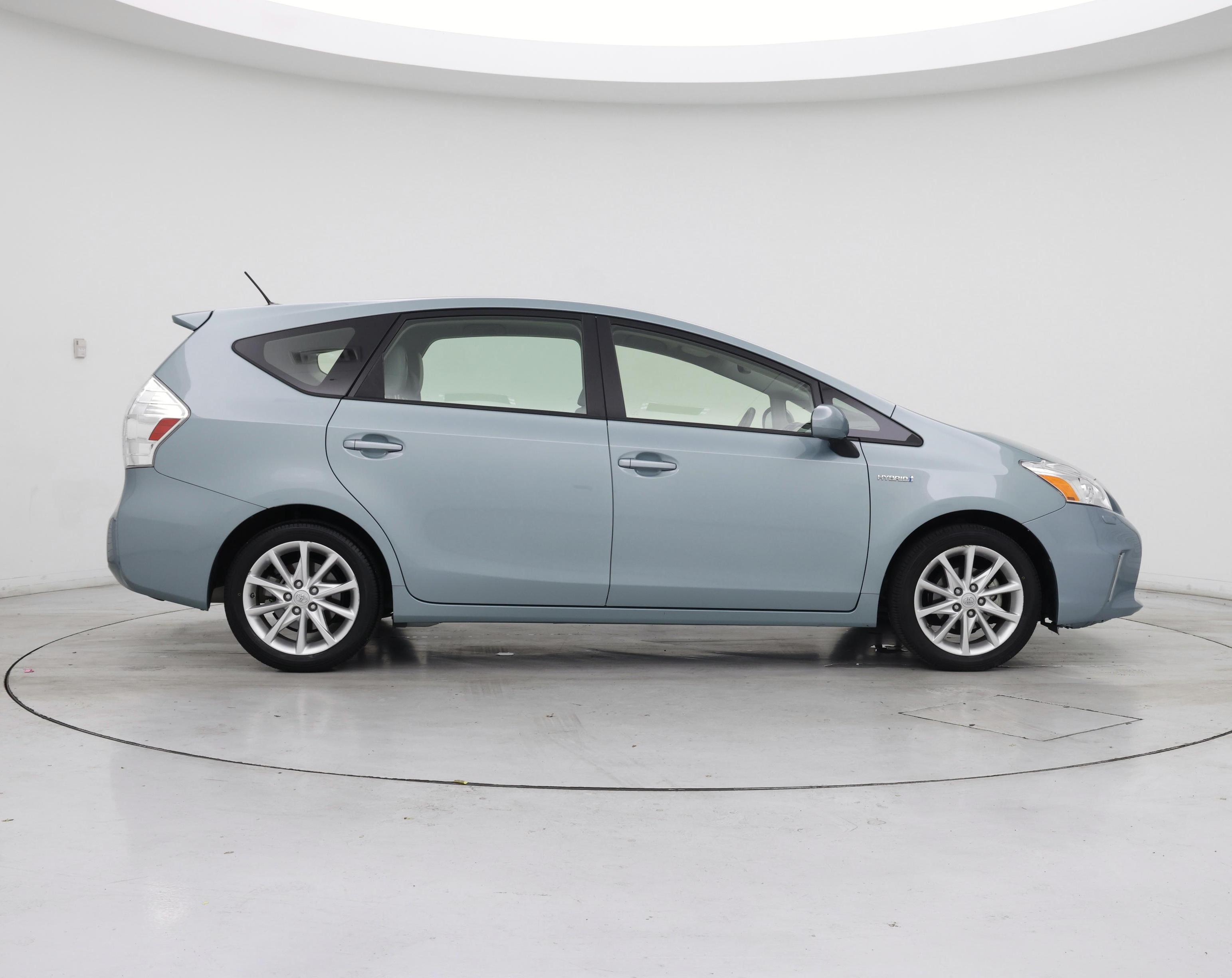 Thumbnail: 2014 Toyota Prius v - 7