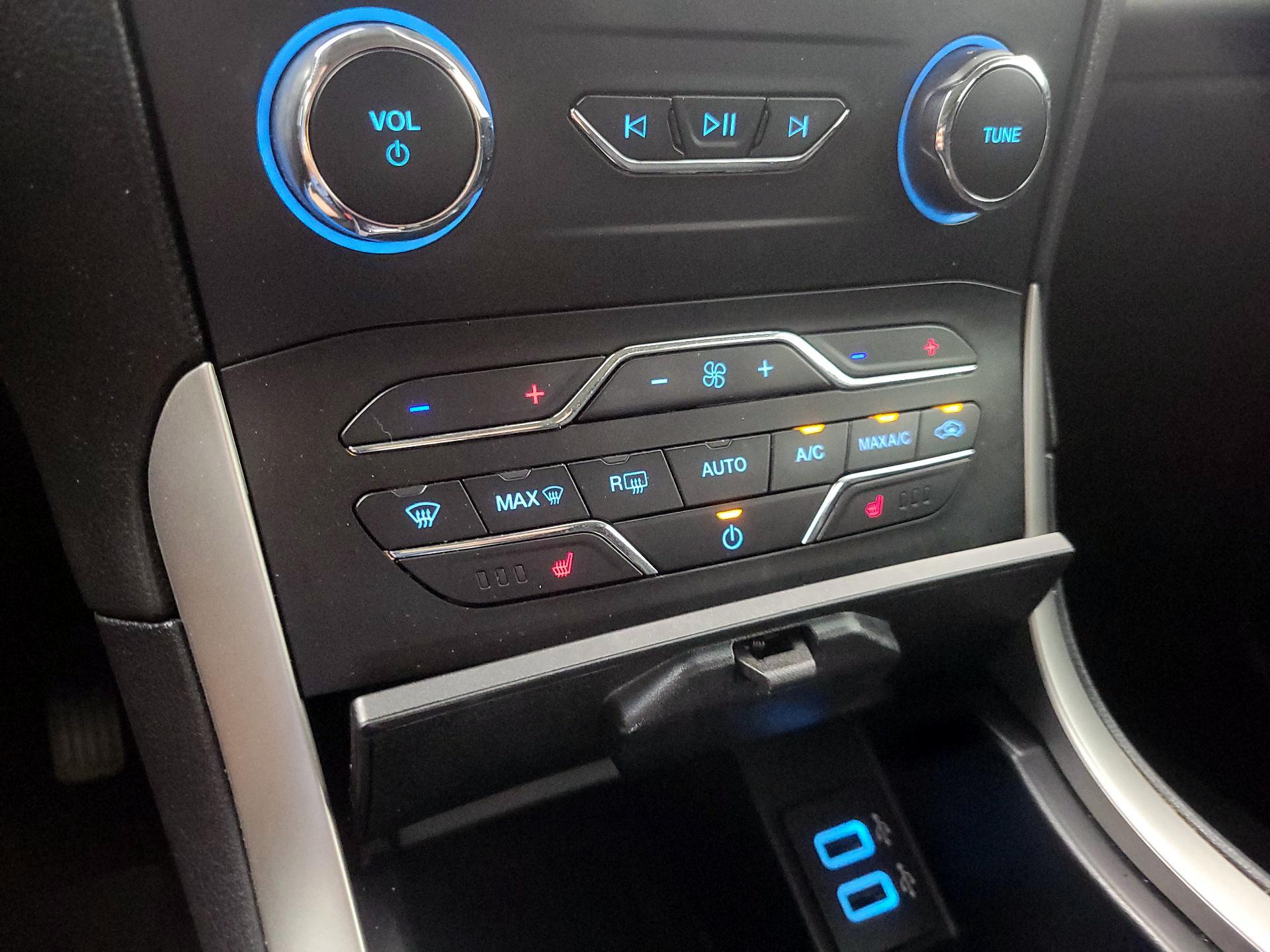 Thumbnail: 2020 Ford Edge - 17