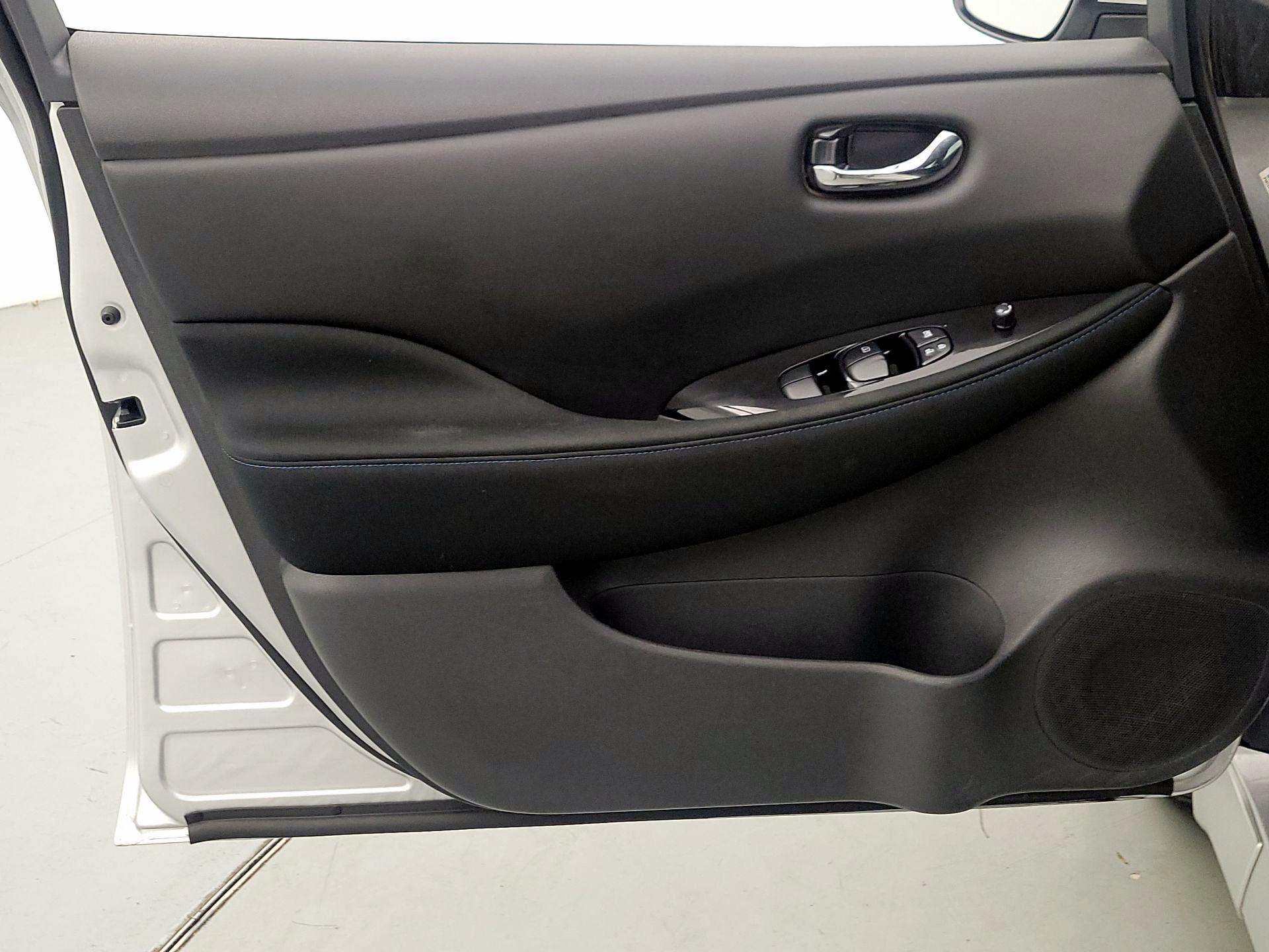 Thumbnail: 2022 Nissan Leaf - 12