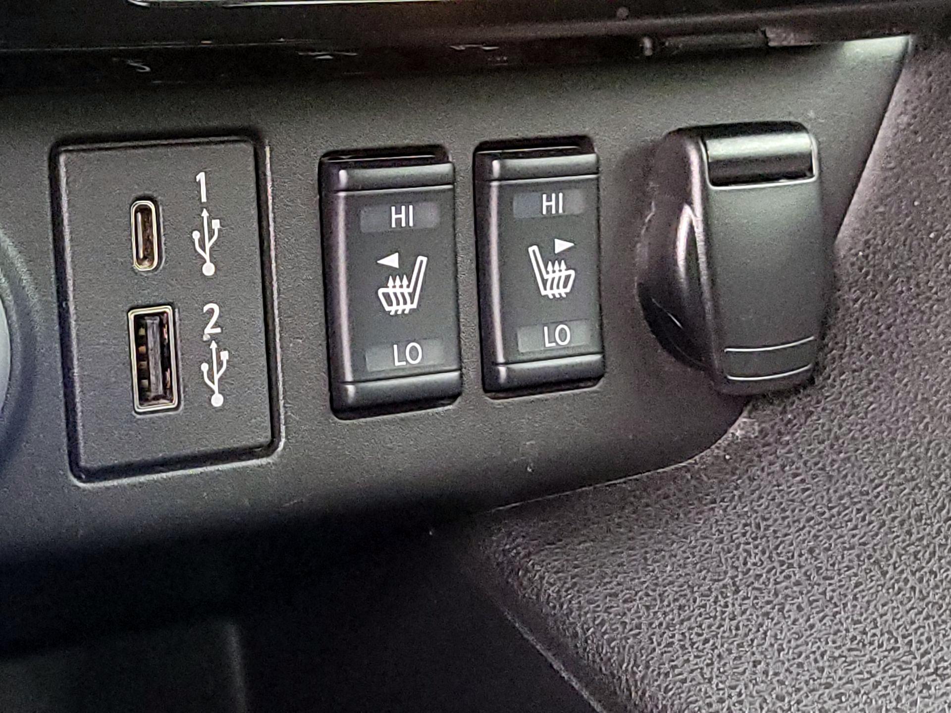 Thumbnail: 2022 Nissan Leaf - 18