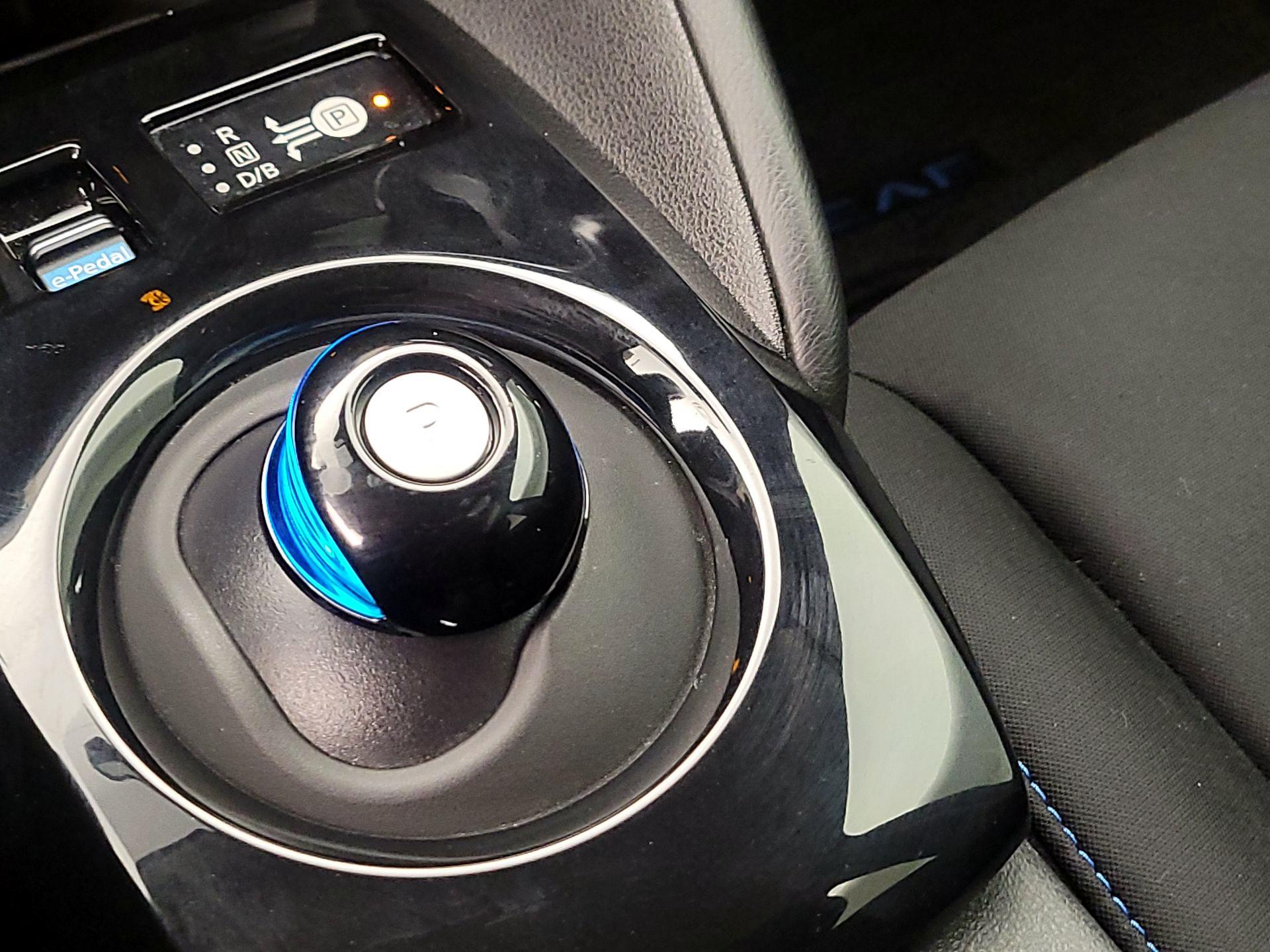 Thumbnail: 2022 Nissan Leaf - 19