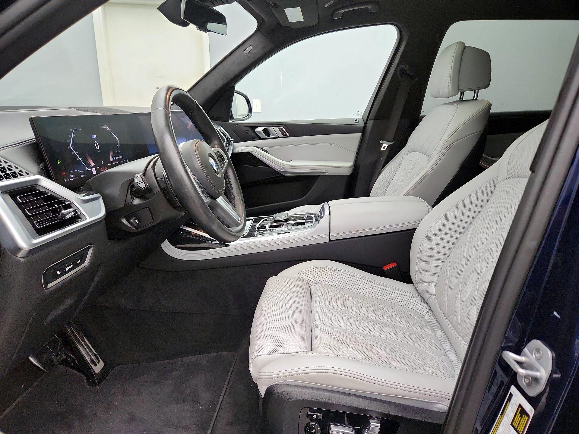 Thumbnail: 2024 BMW X7 - 11