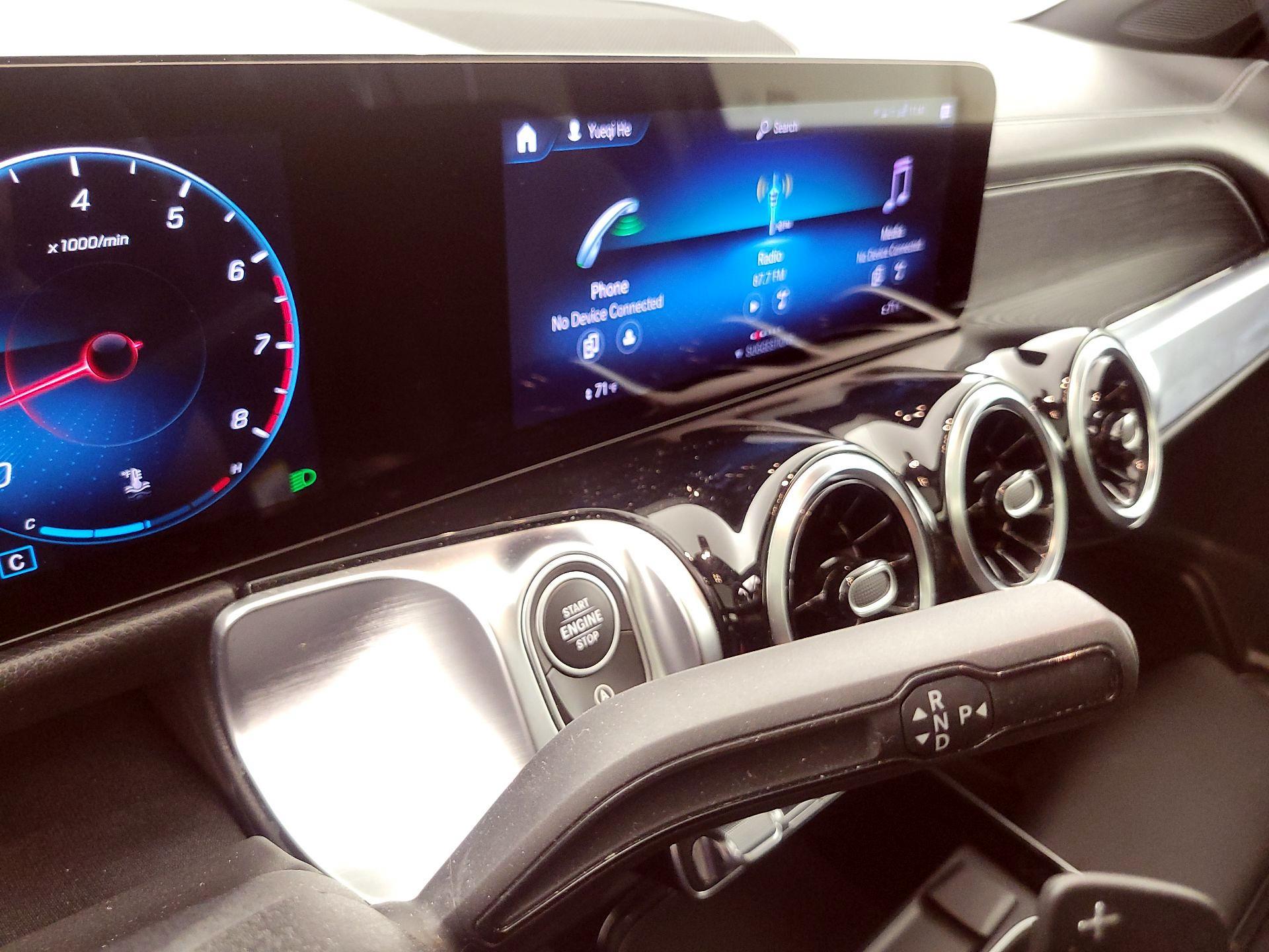 Thumbnail: 2022 Mercedes-Benz GLB - 17