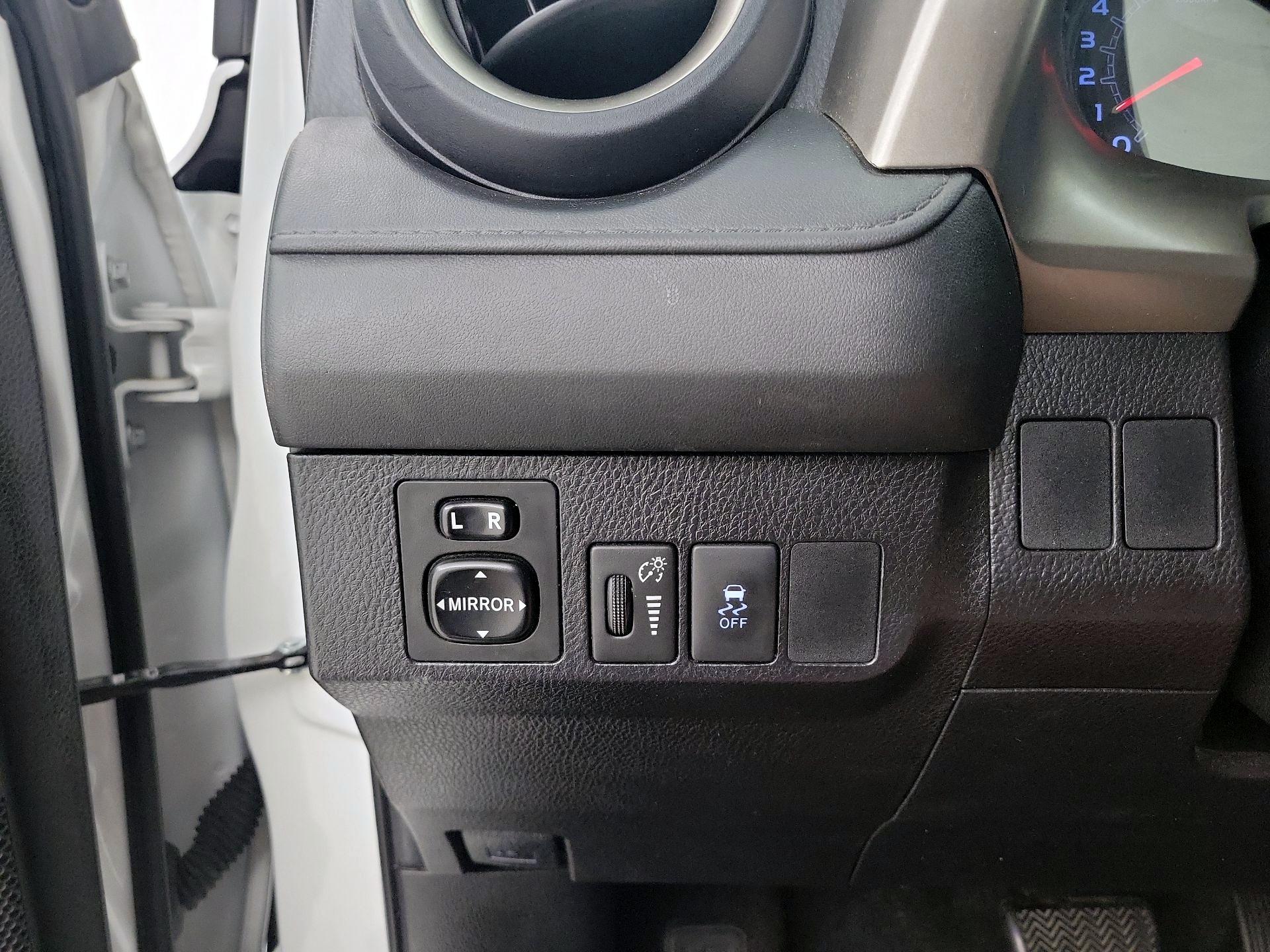 Thumbnail: 2015 Toyota RAV4 - 13