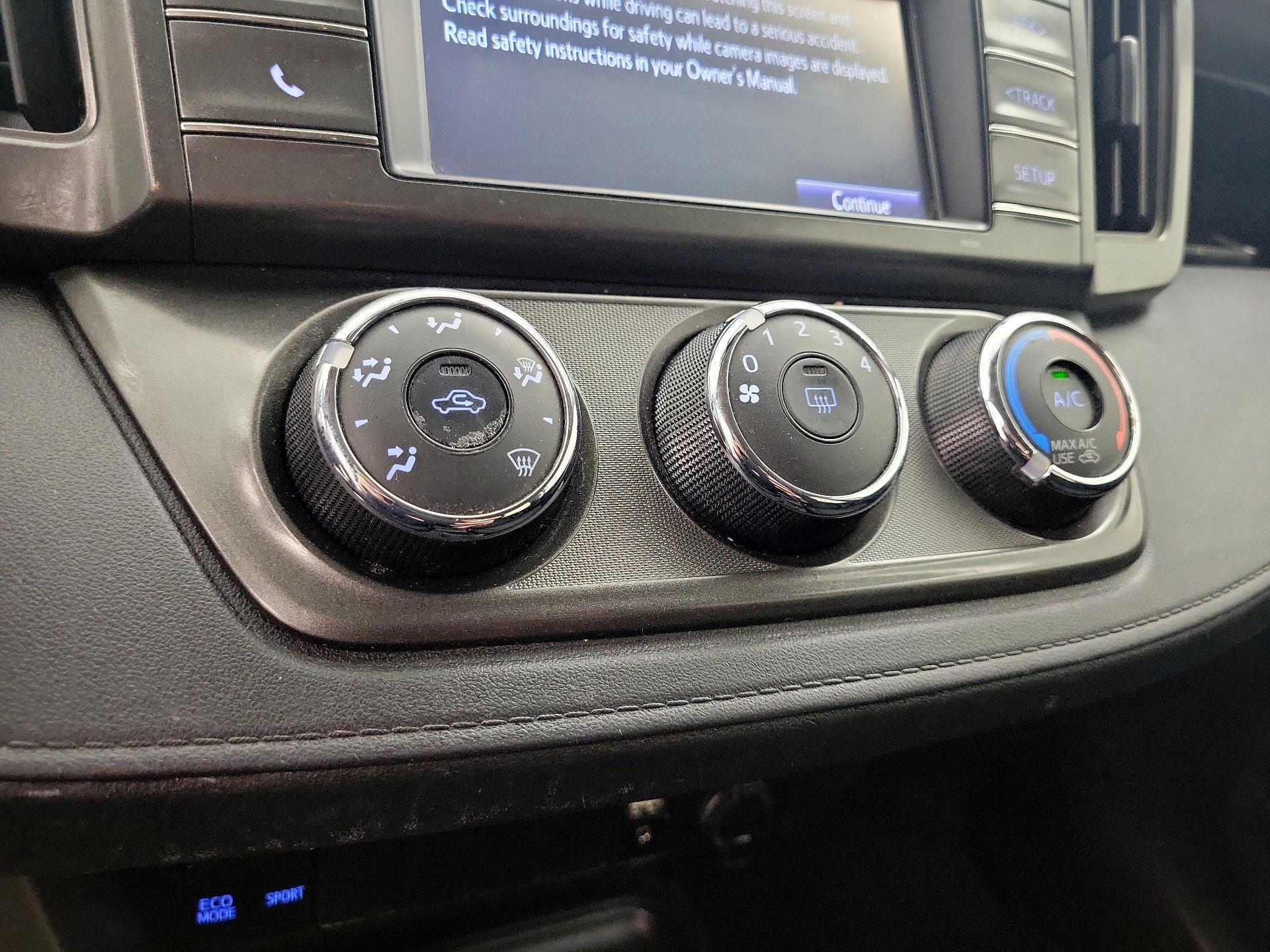 Thumbnail: 2015 Toyota RAV4 - 16