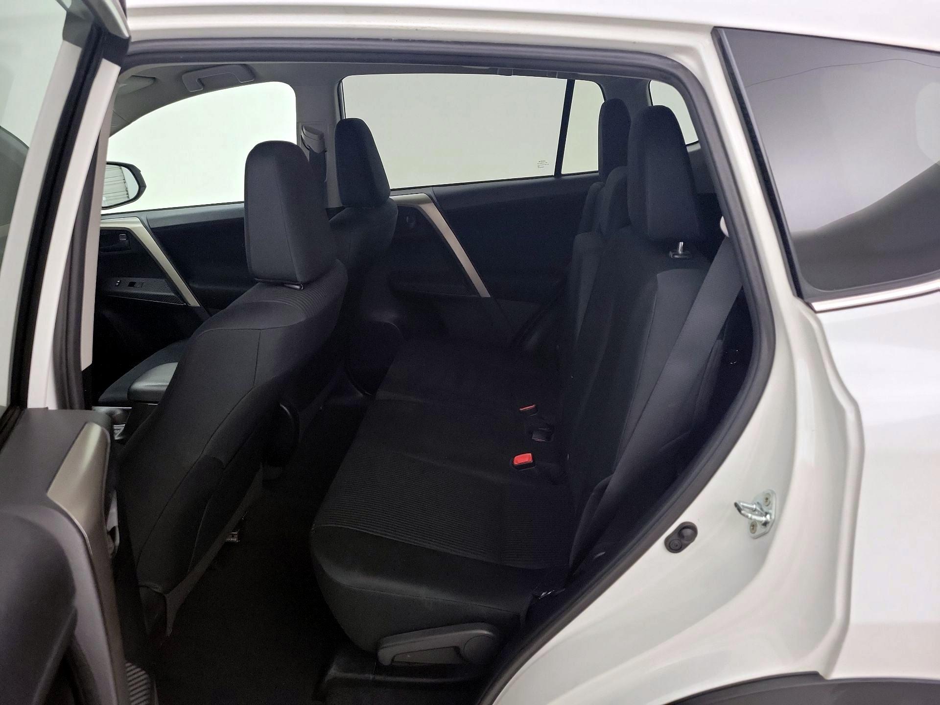 Thumbnail: 2015 Toyota RAV4 - 19