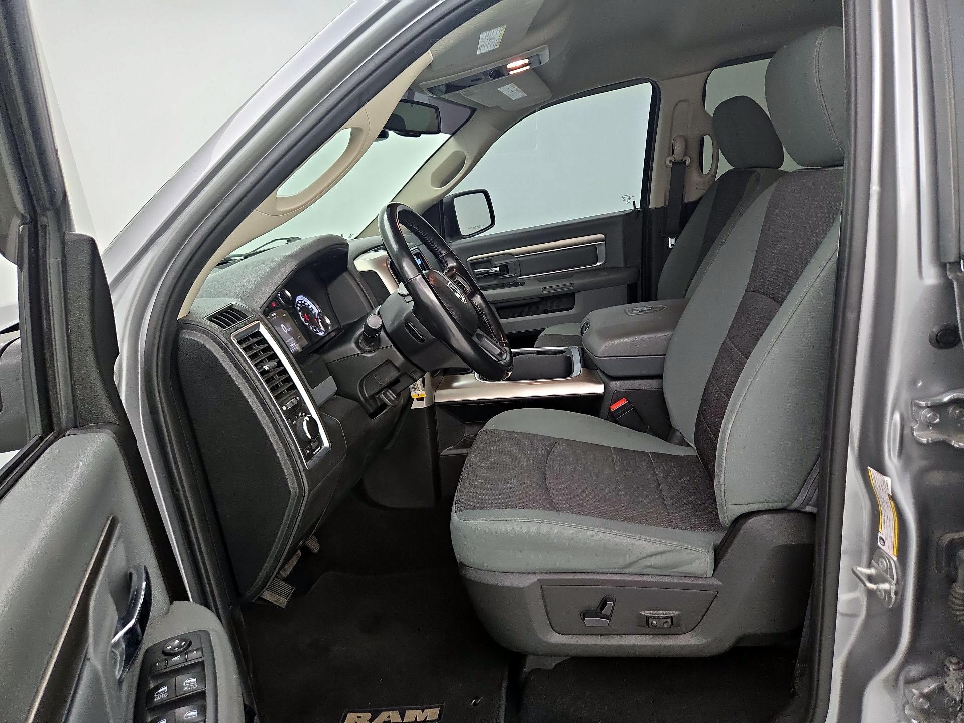 Thumbnail: 2020 RAM 1500 Classic - 11