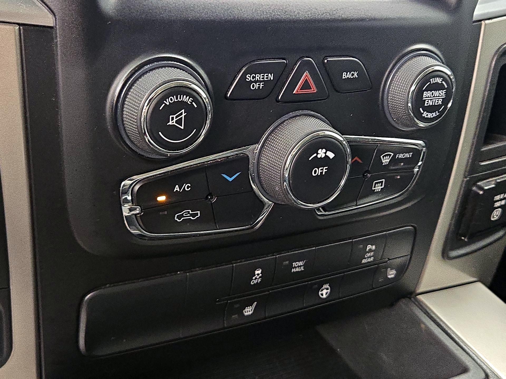 Thumbnail: 2020 RAM 1500 Classic - 17