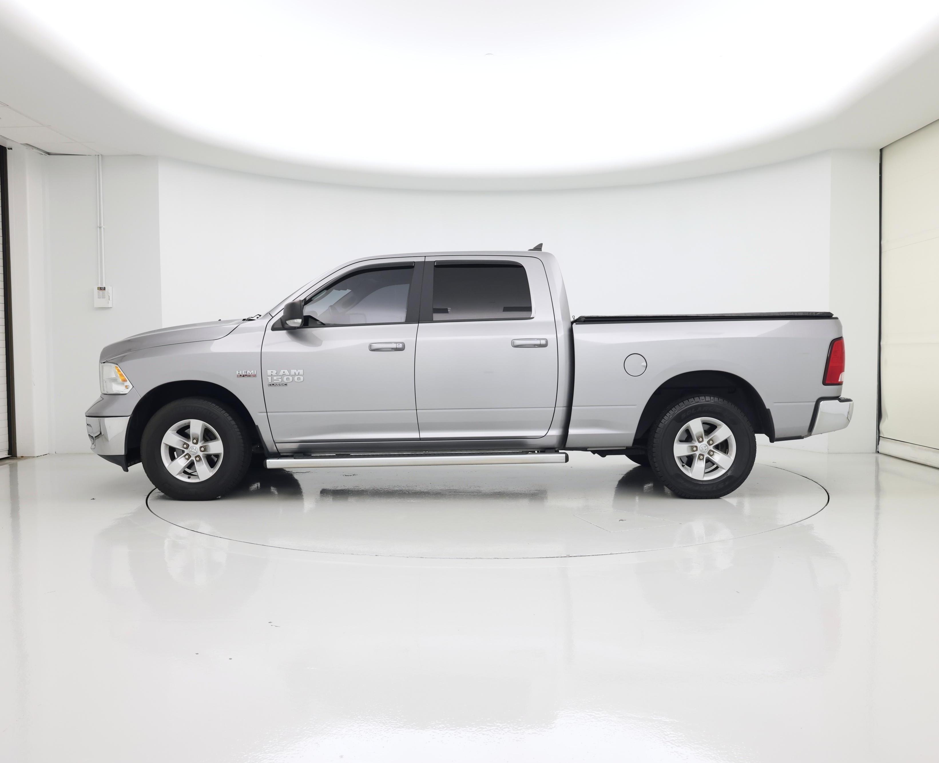 Thumbnail: 2020 RAM 1500 Classic - 3