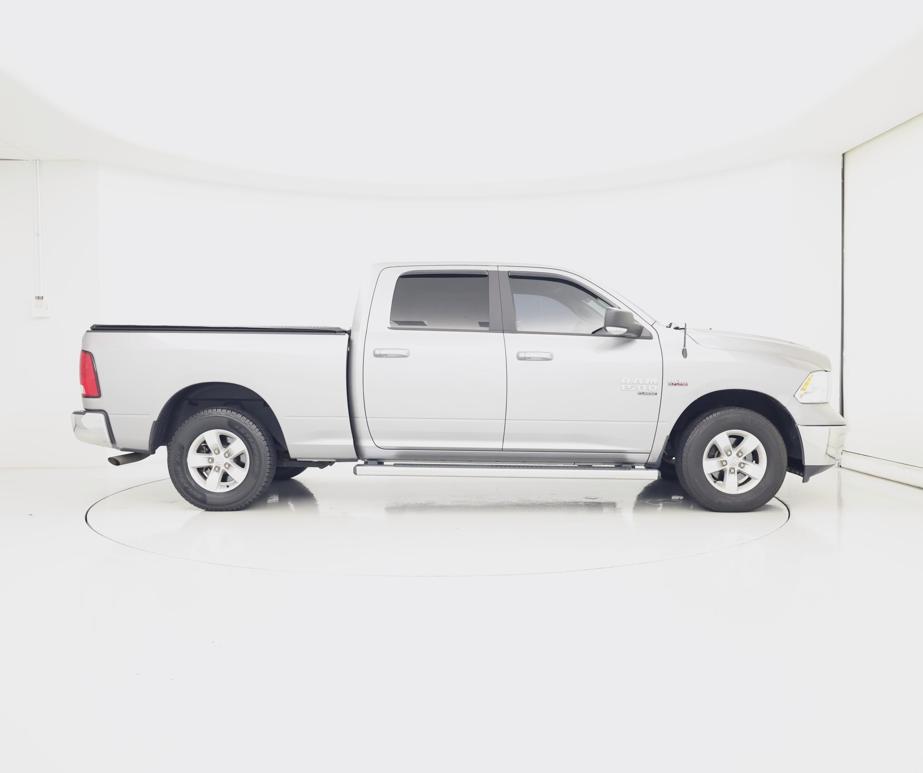 Thumbnail: 2020 RAM 1500 Classic - 7
