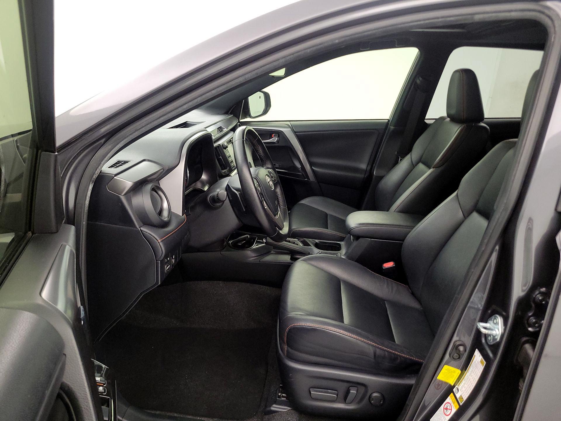 Thumbnail: 2016 Toyota RAV4 - 11