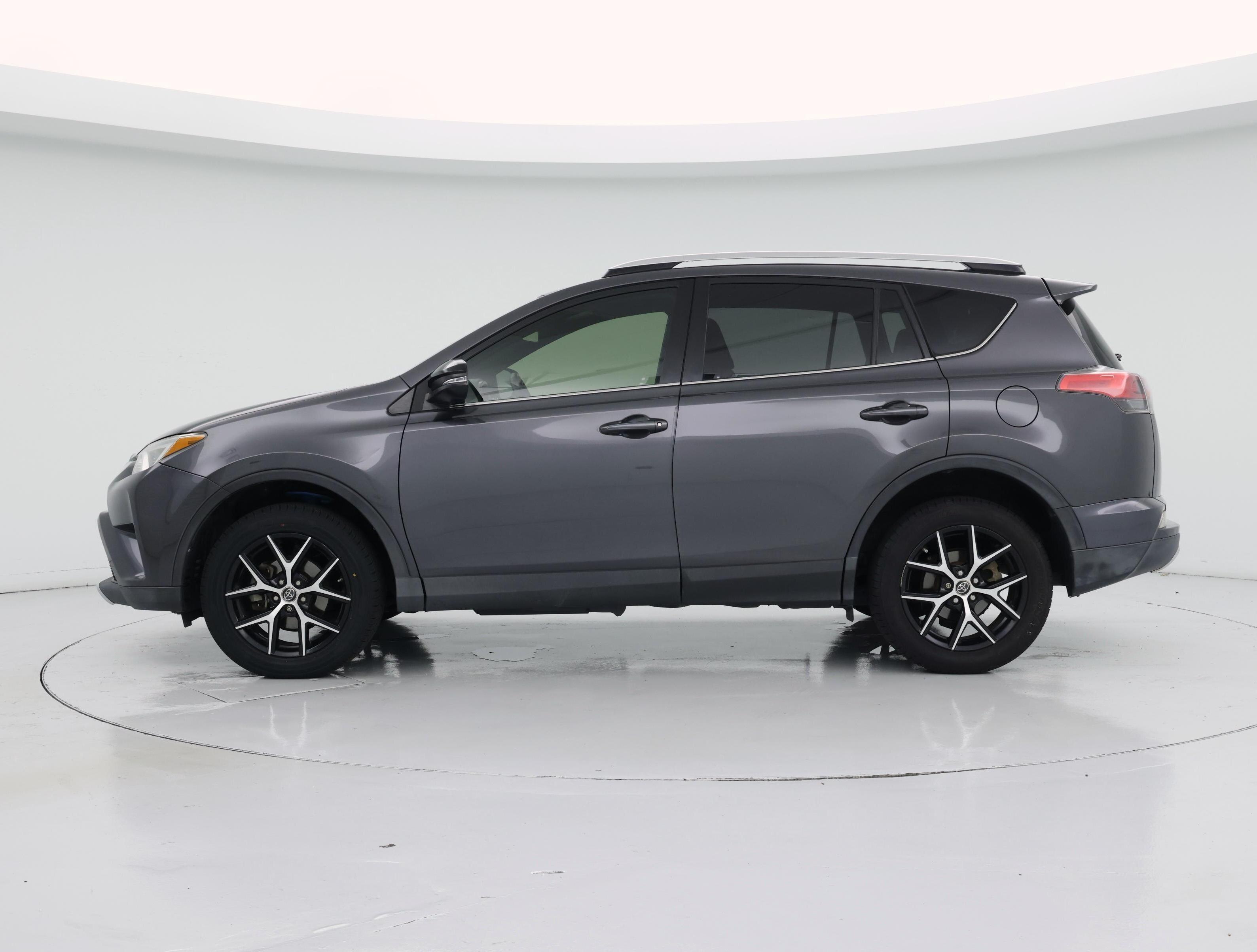 Thumbnail: 2016 Toyota RAV4 - 3