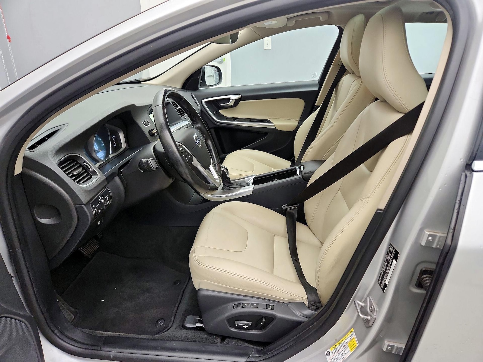 2016 Volvo V60 Premier - Photo 12