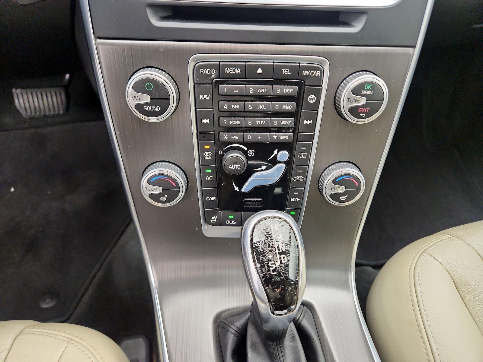 2016 Volvo V60 Premier - Photo 18
