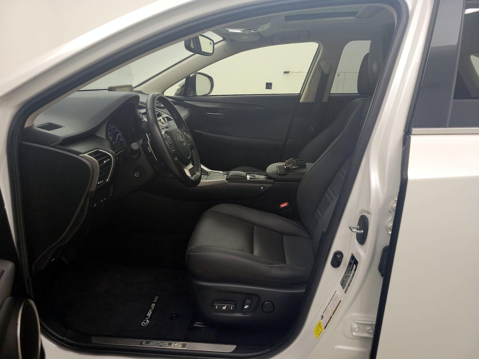 2021 Lexus NX 300 - Photo 12