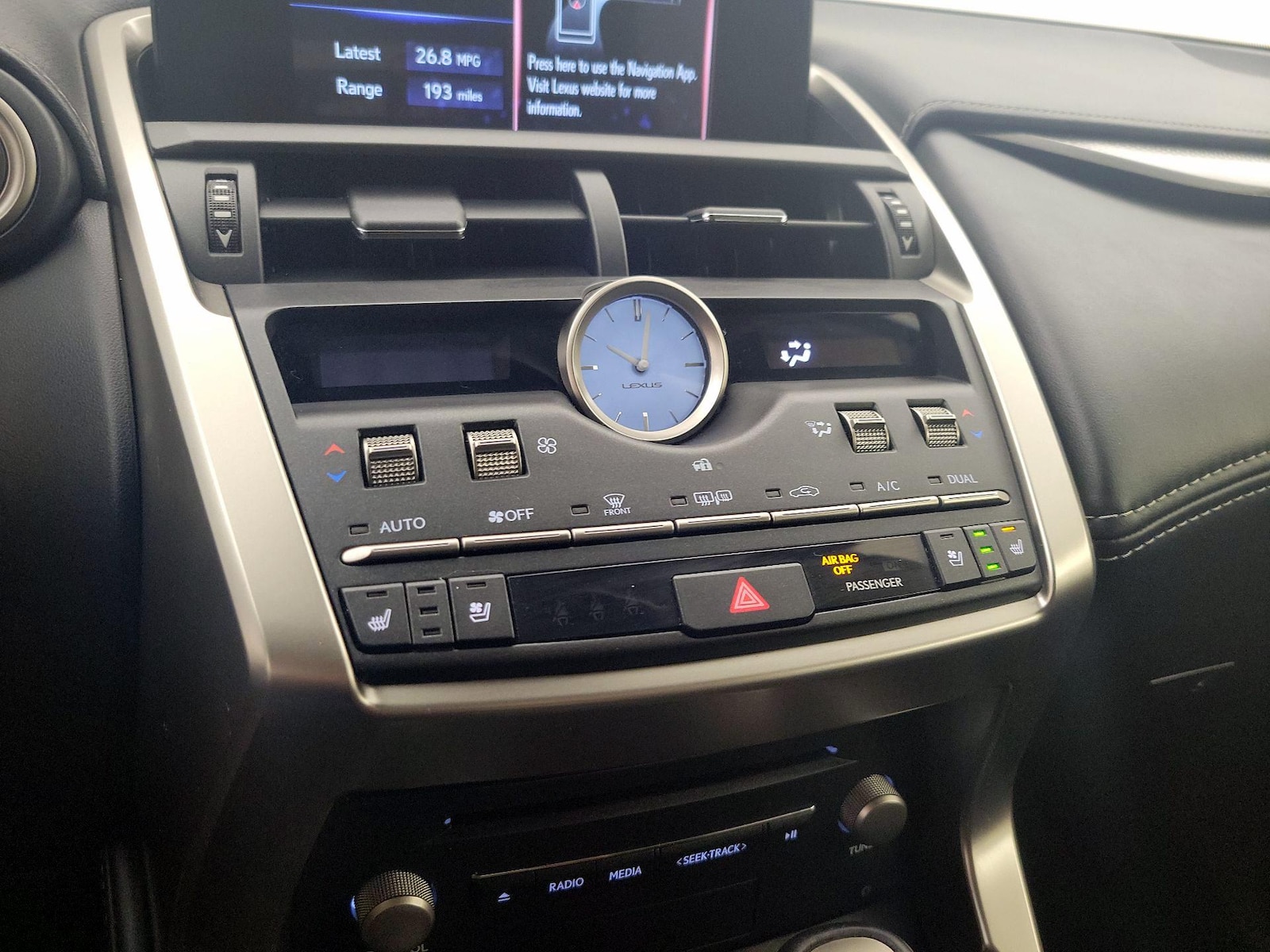 2021 Lexus NX 300 - Photo 17