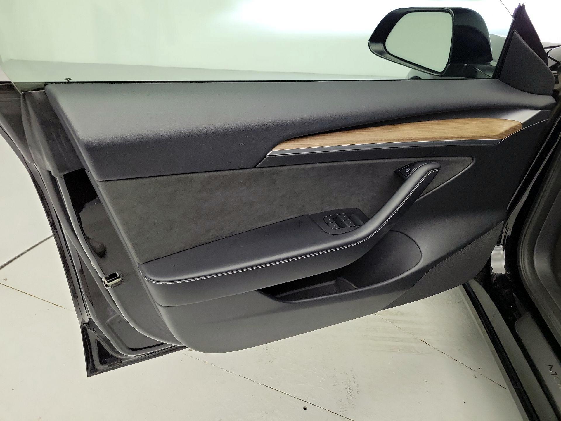 Thumbnail: 2023 Tesla Model 3 - 12