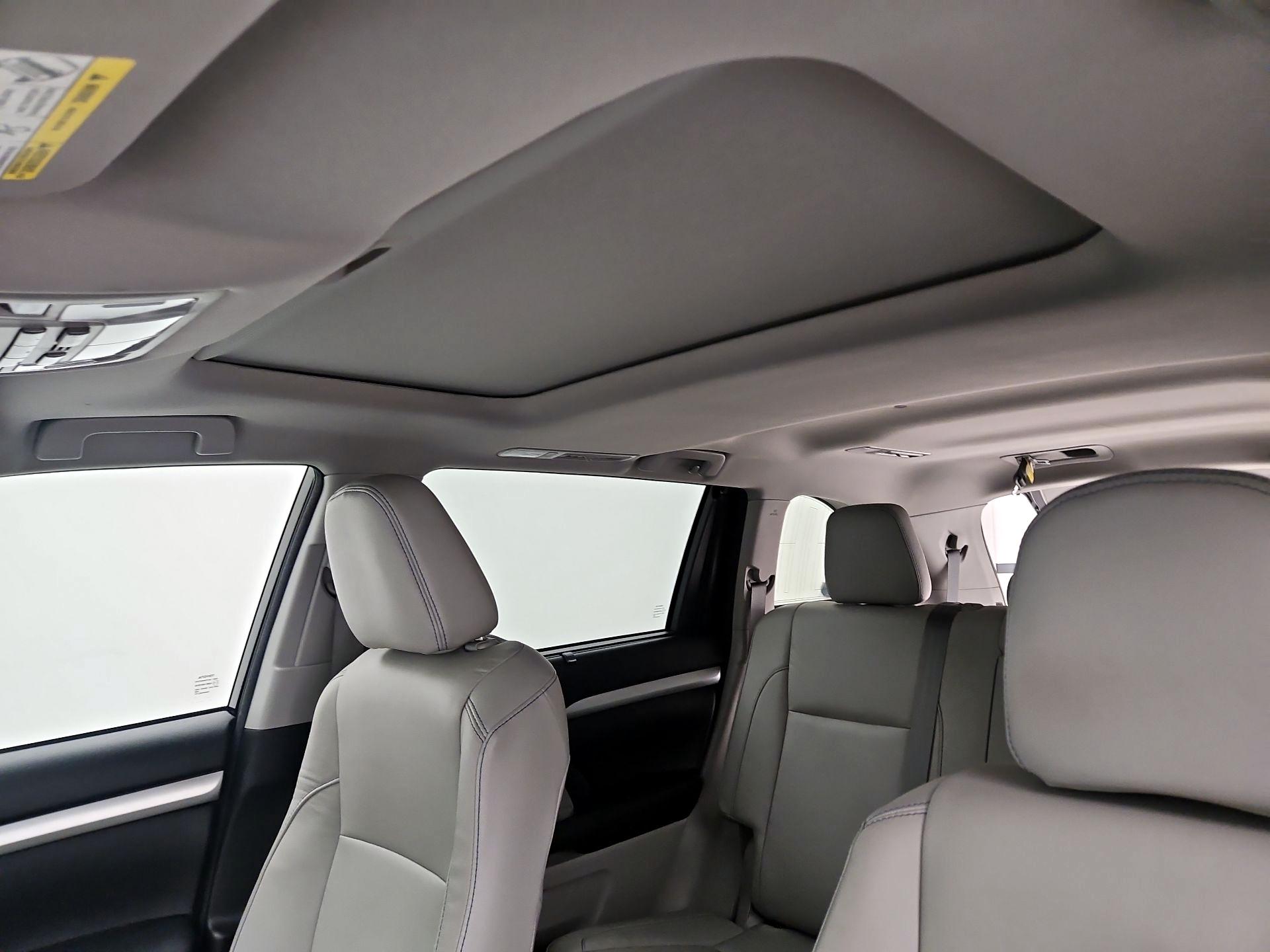 Thumbnail: 2018 Toyota Highlander - 20