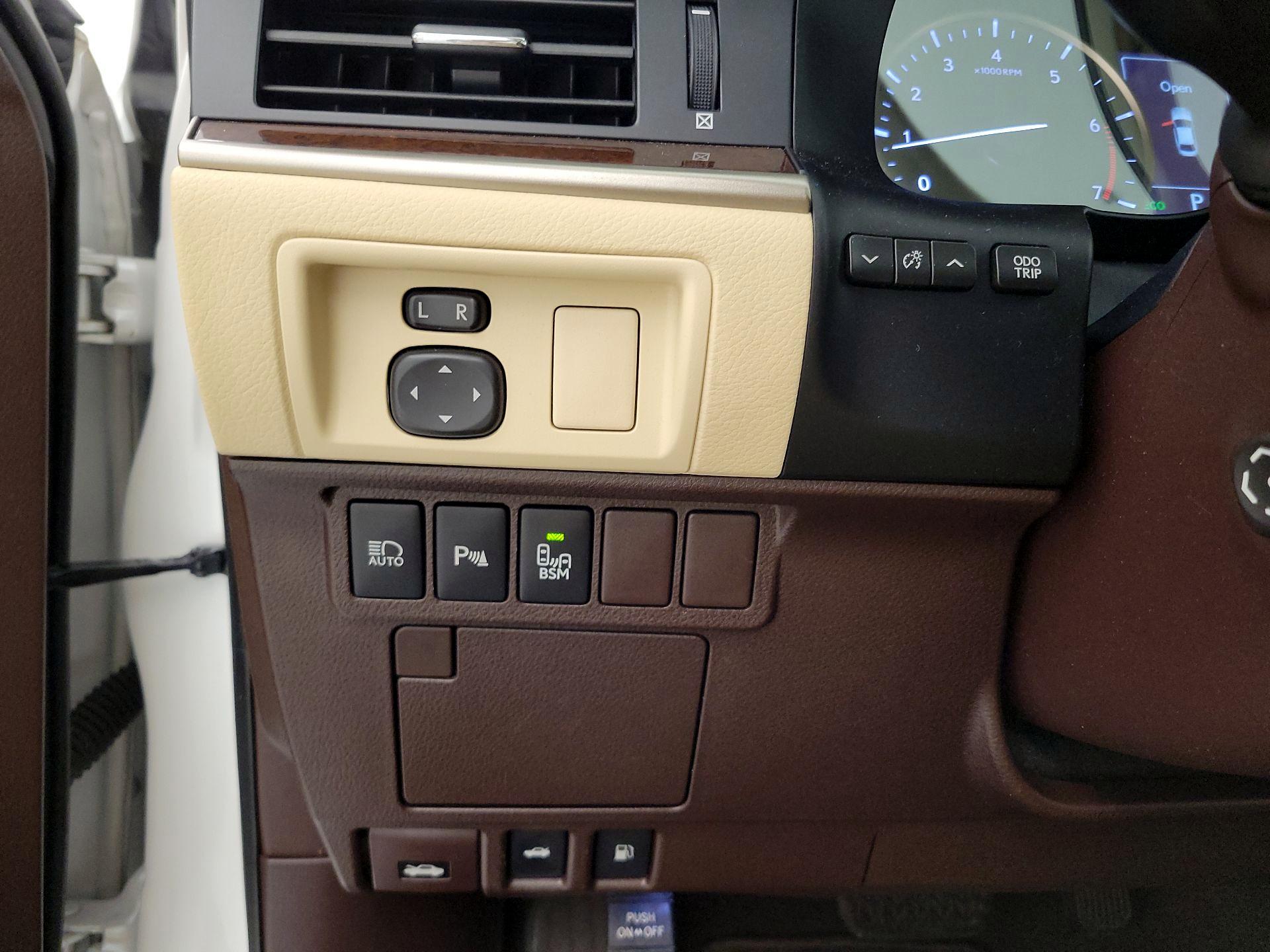 Thumbnail: 2017 Lexus ES - 13