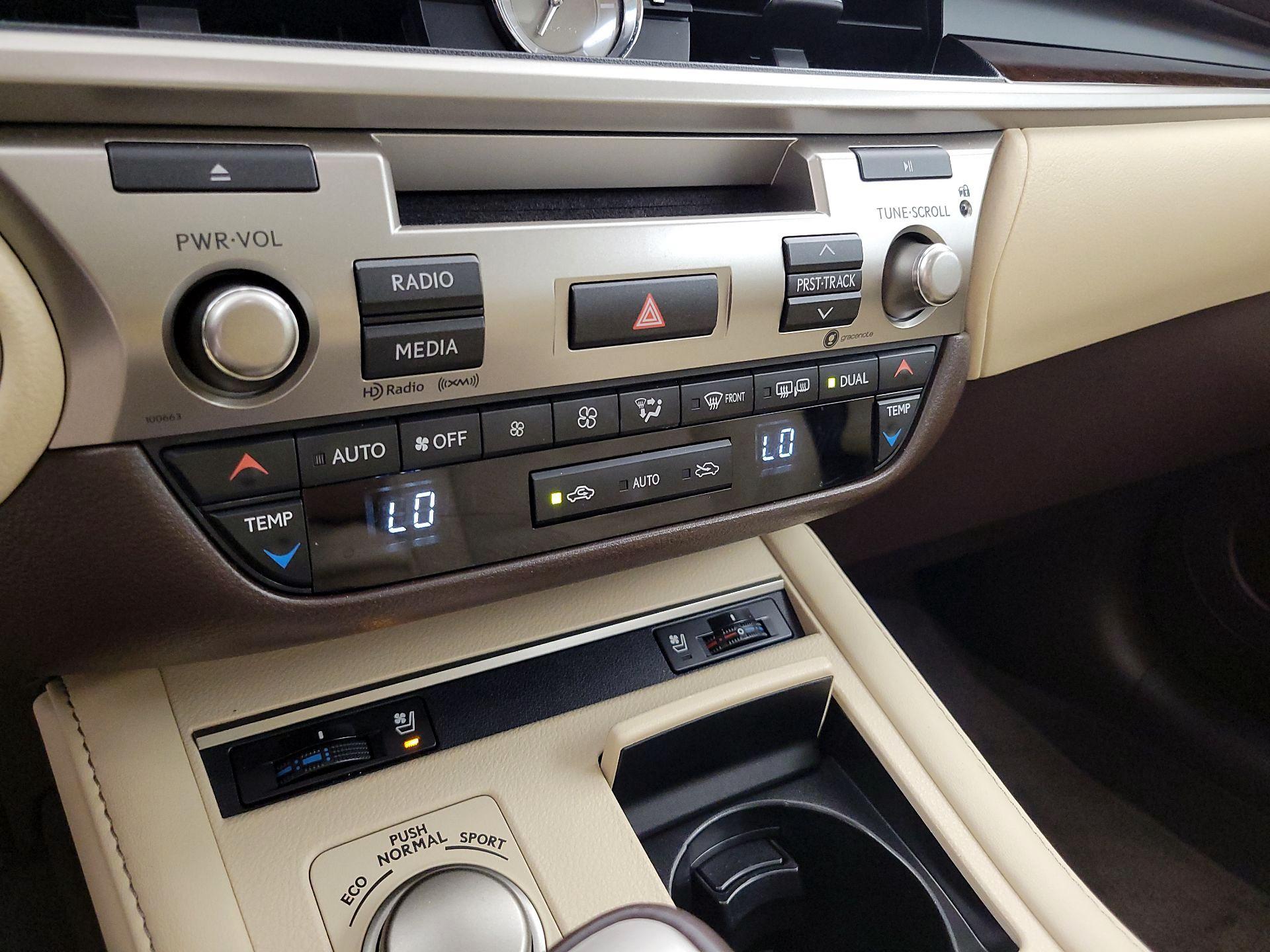 Thumbnail: 2017 Lexus ES - 16