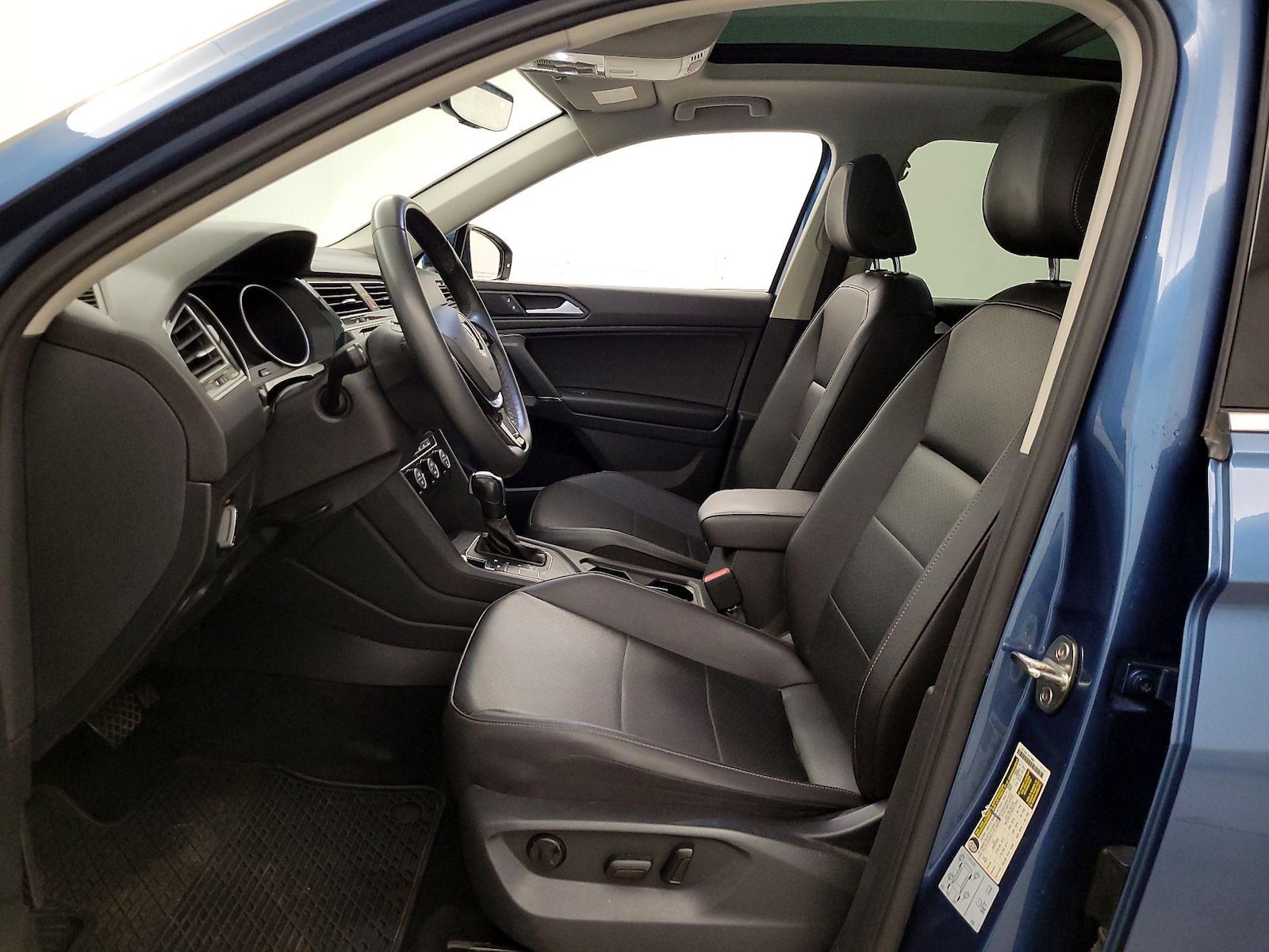 2020 Volkswagen Tiguan SE - Photo 12