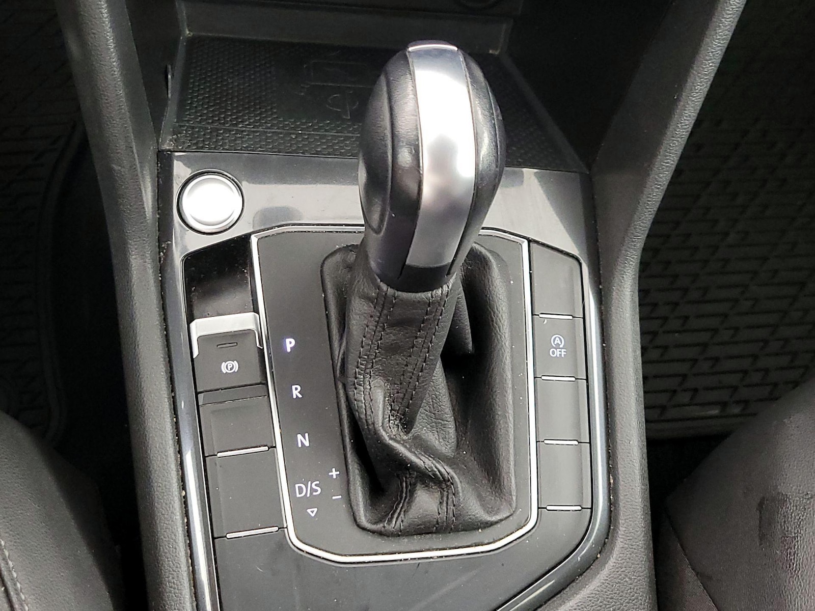 2020 Volkswagen Tiguan SE - Photo 18