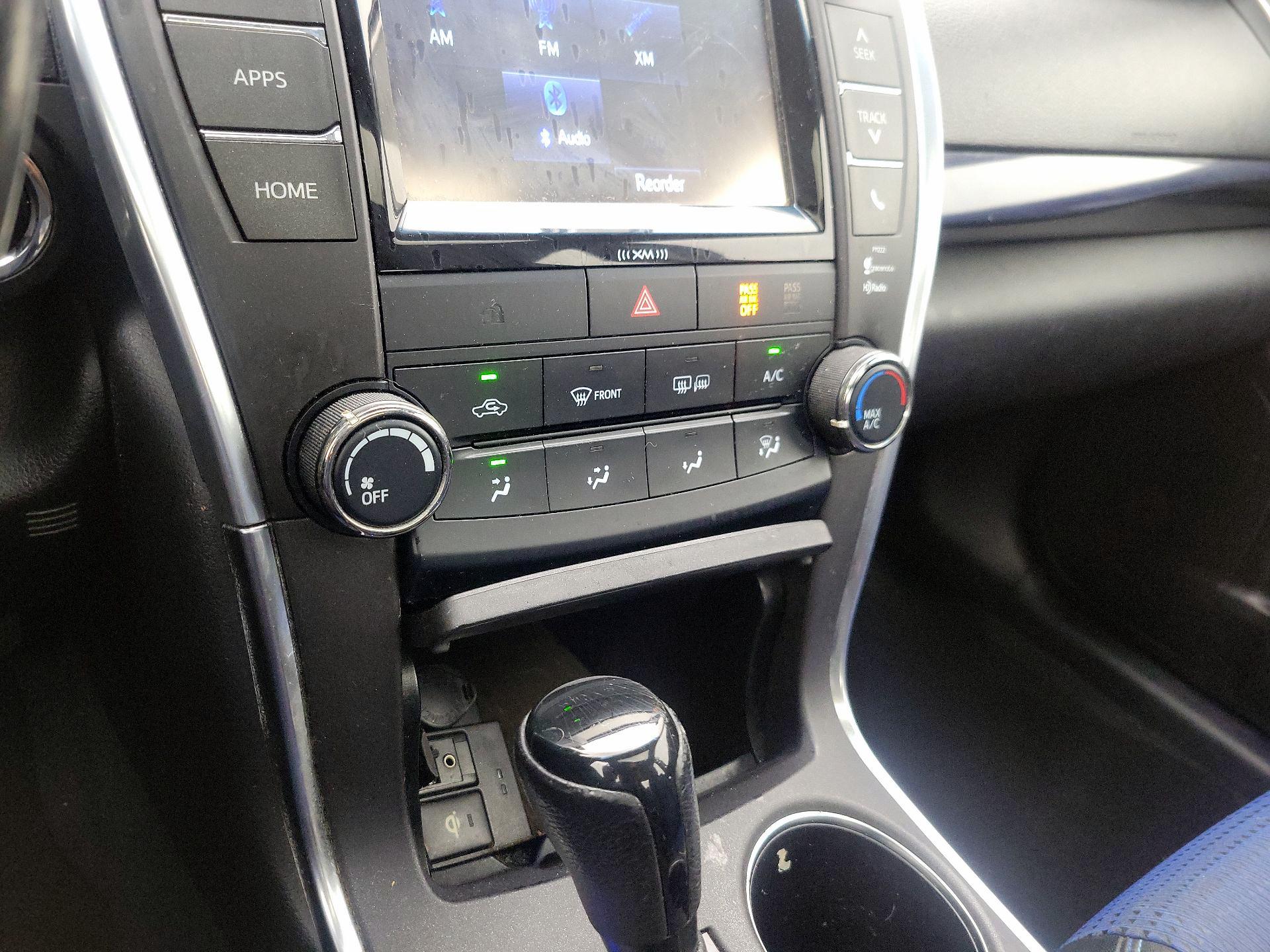 Thumbnail: 2016 Toyota Camry - 16