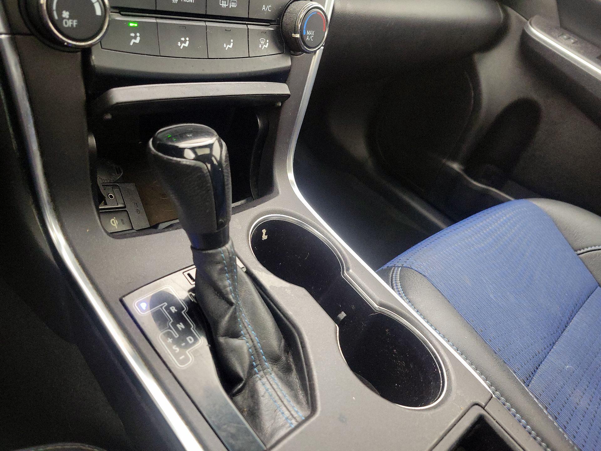 Thumbnail: 2016 Toyota Camry - 17