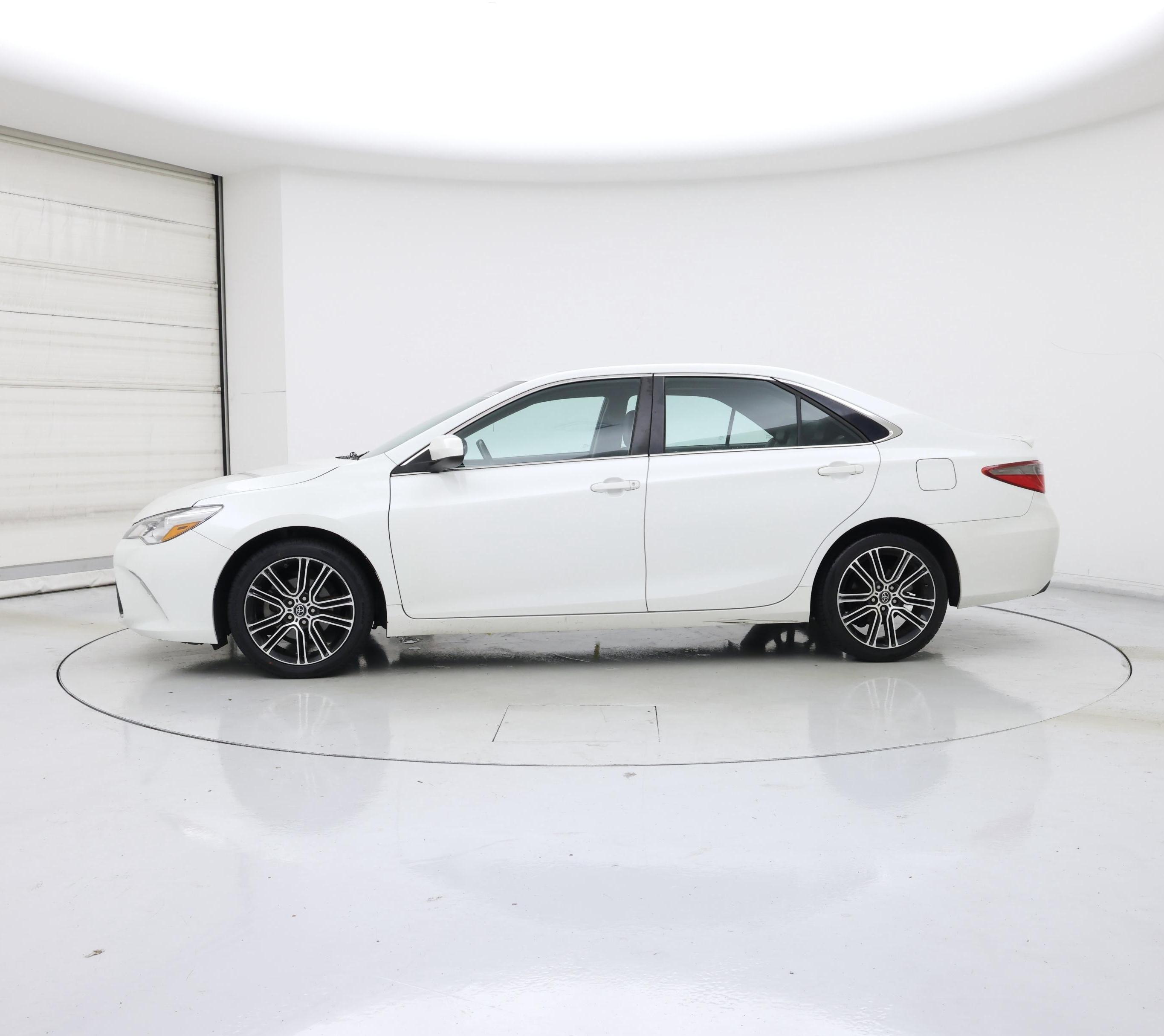 Thumbnail: 2016 Toyota Camry - 3