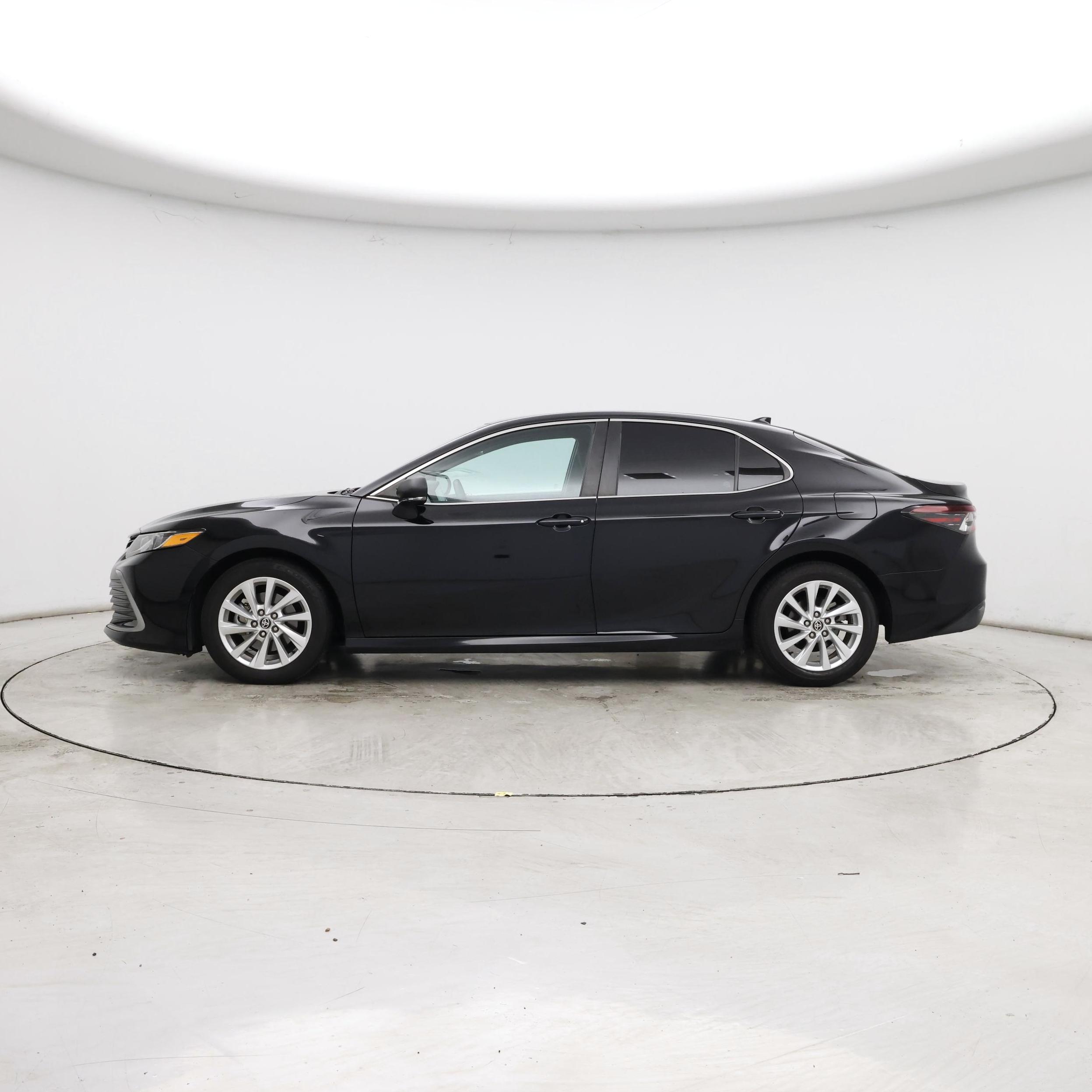 Thumbnail: 2022 Toyota Camry - 3