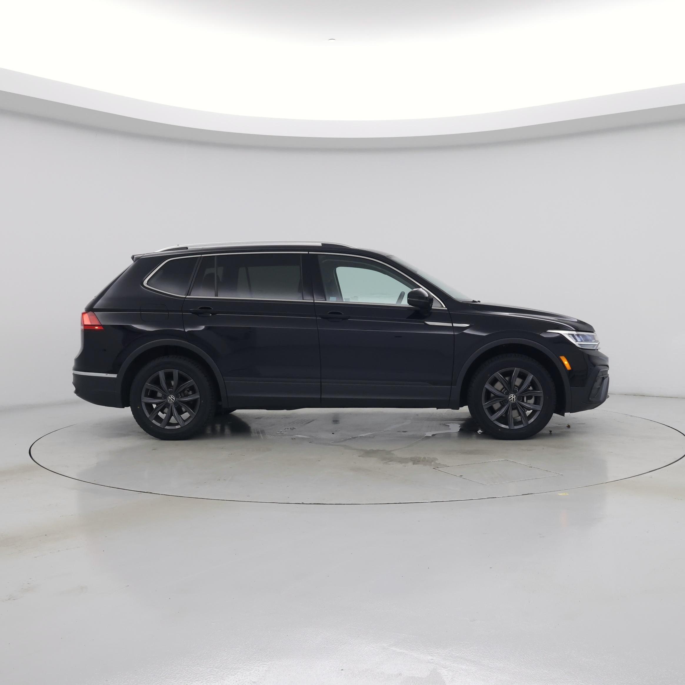 Thumbnail: 2023 Volkswagen Tiguan - 7