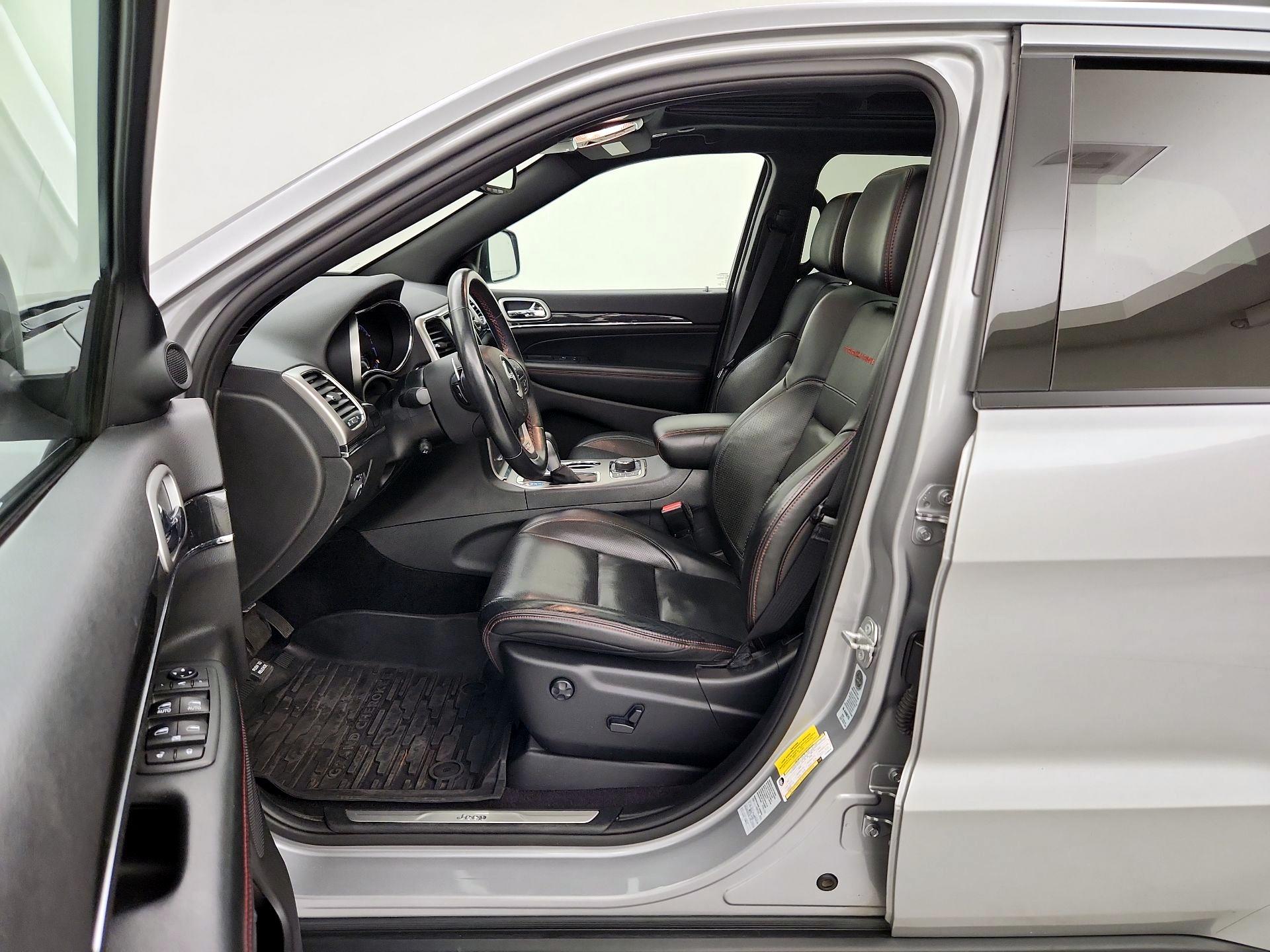 Thumbnail: 2018 Jeep Grand Cherokee - 11