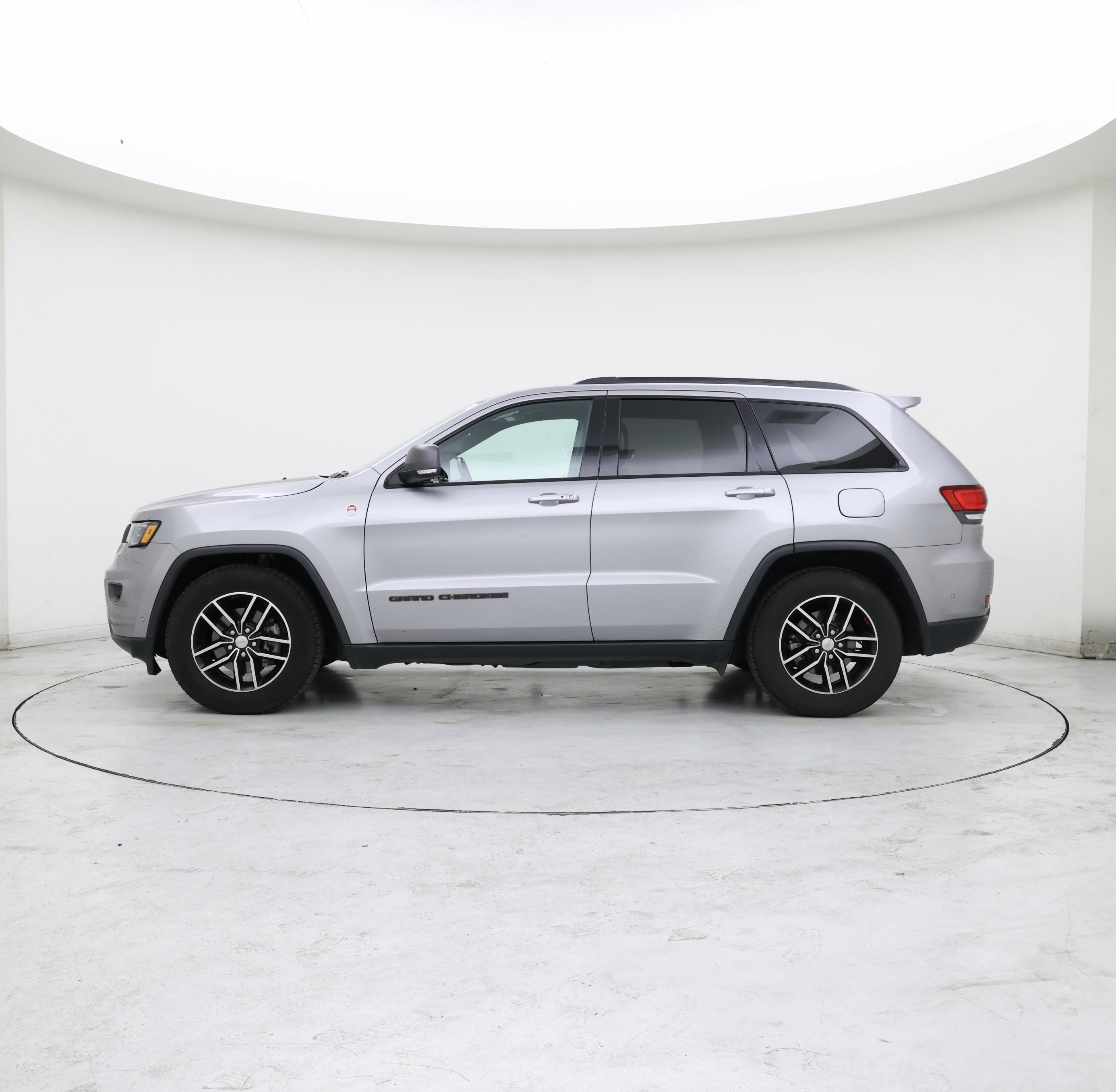 Thumbnail: 2018 Jeep Grand Cherokee - 3