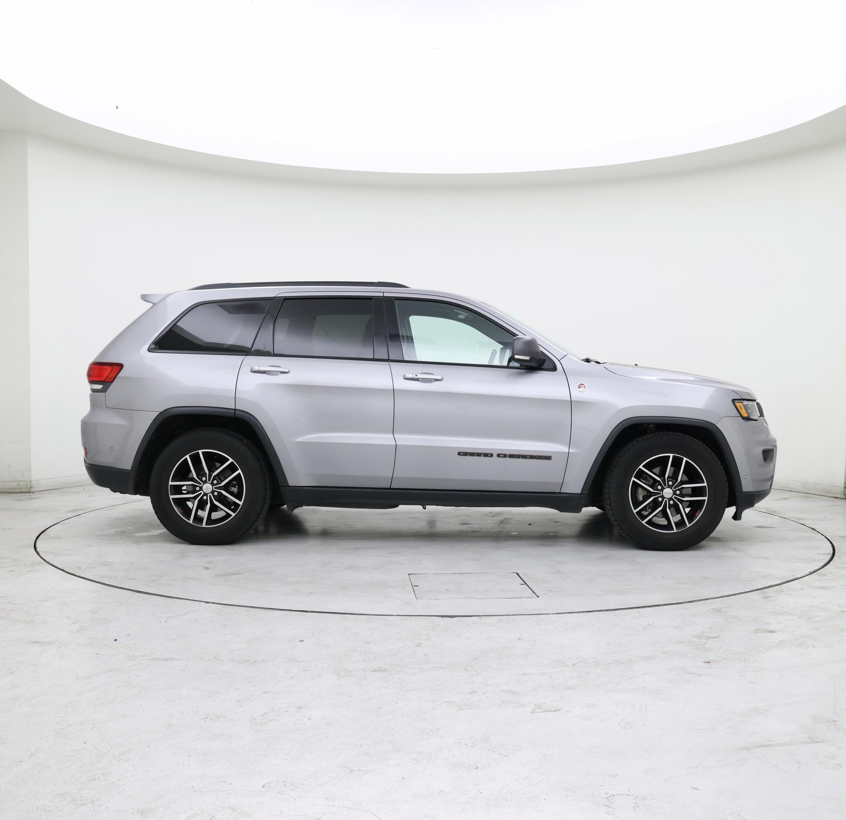 Thumbnail: 2018 Jeep Grand Cherokee - 7