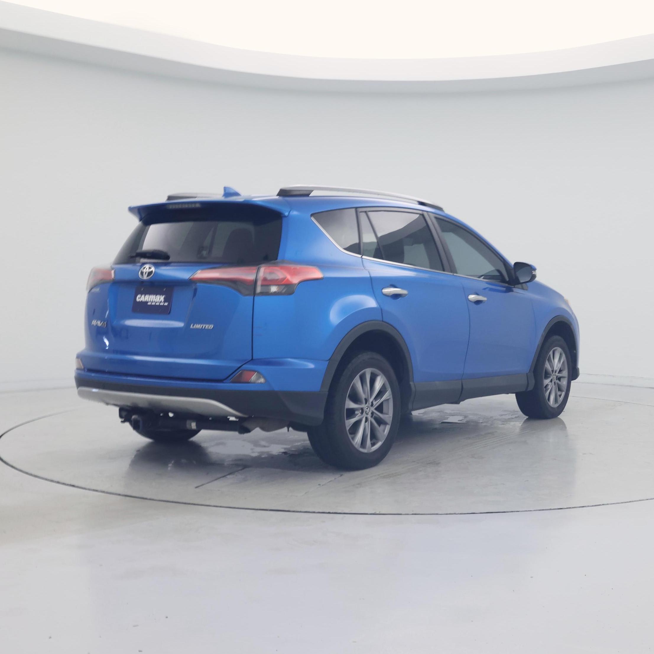 Thumbnail: 2017 Toyota RAV4 - 8