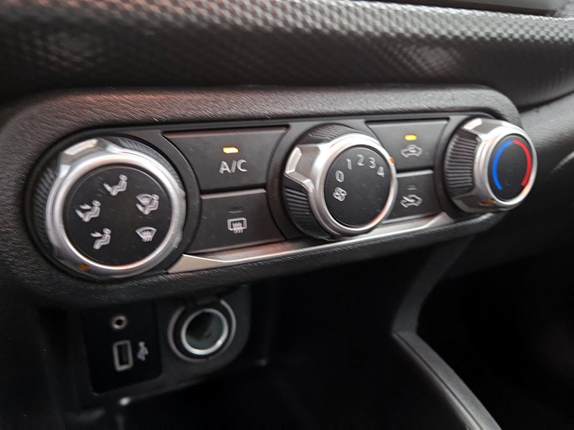Thumbnail: 2021 Nissan Kicks - 16