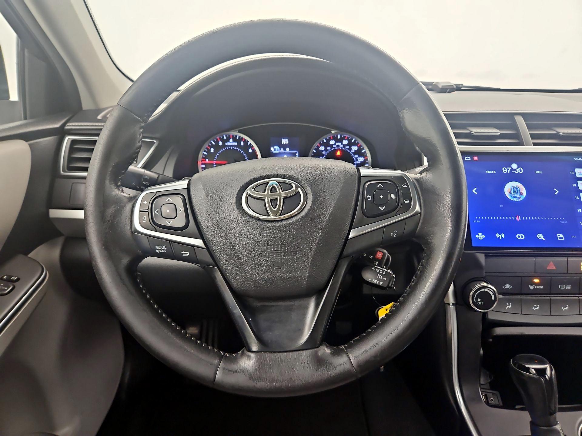 Thumbnail: 2015 Toyota Camry - 10